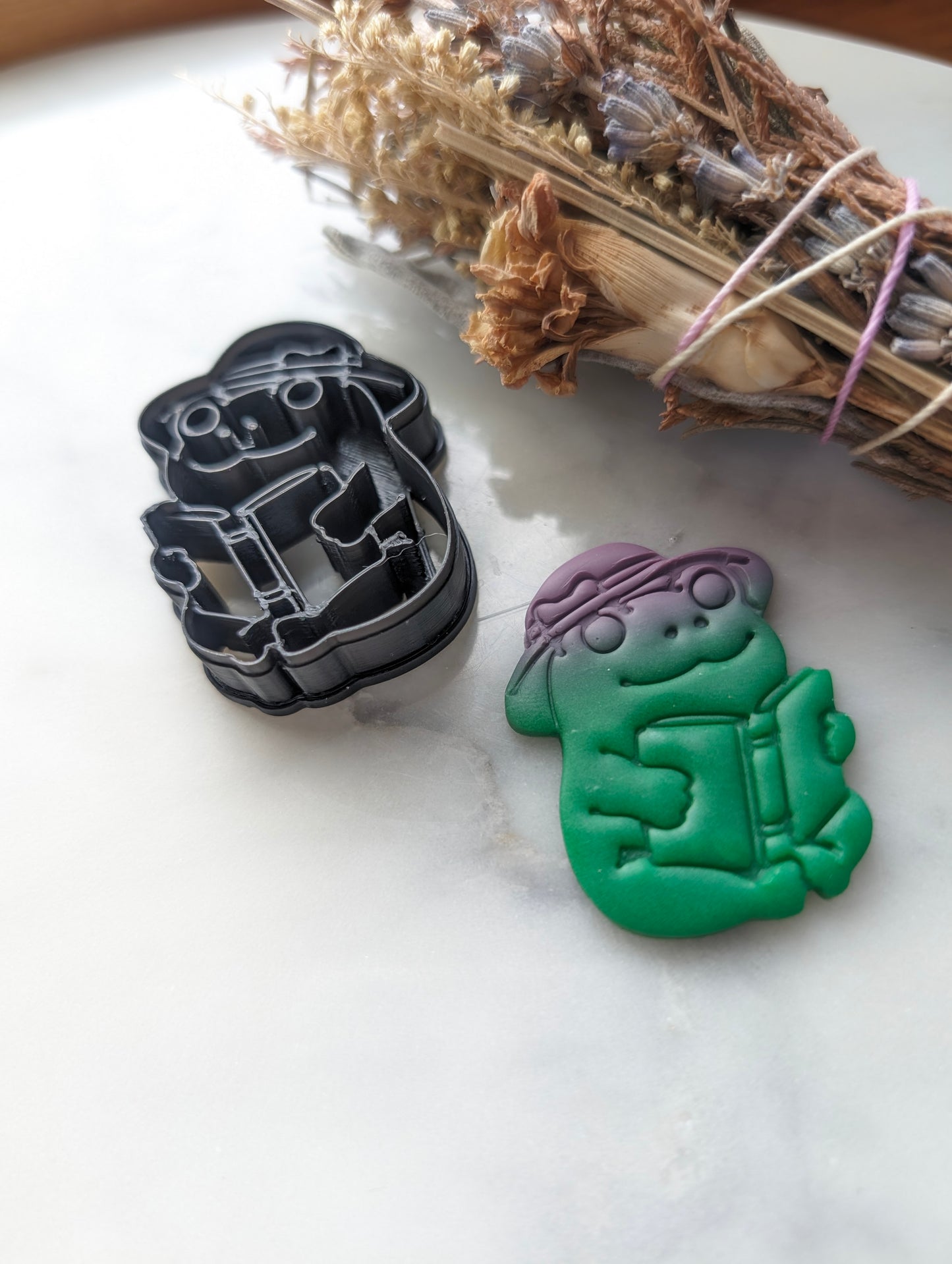 Frog Reading Book in a Hat Embossed Sharp Clay Cutter