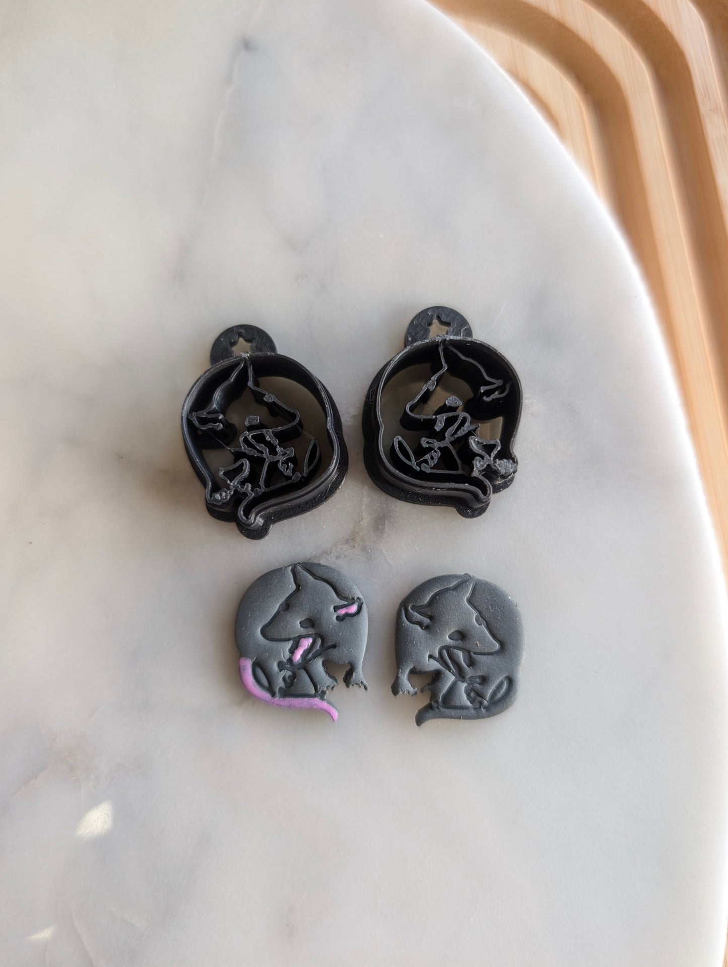 Small Screaming Possum Embossed Sharp Clay Cutters