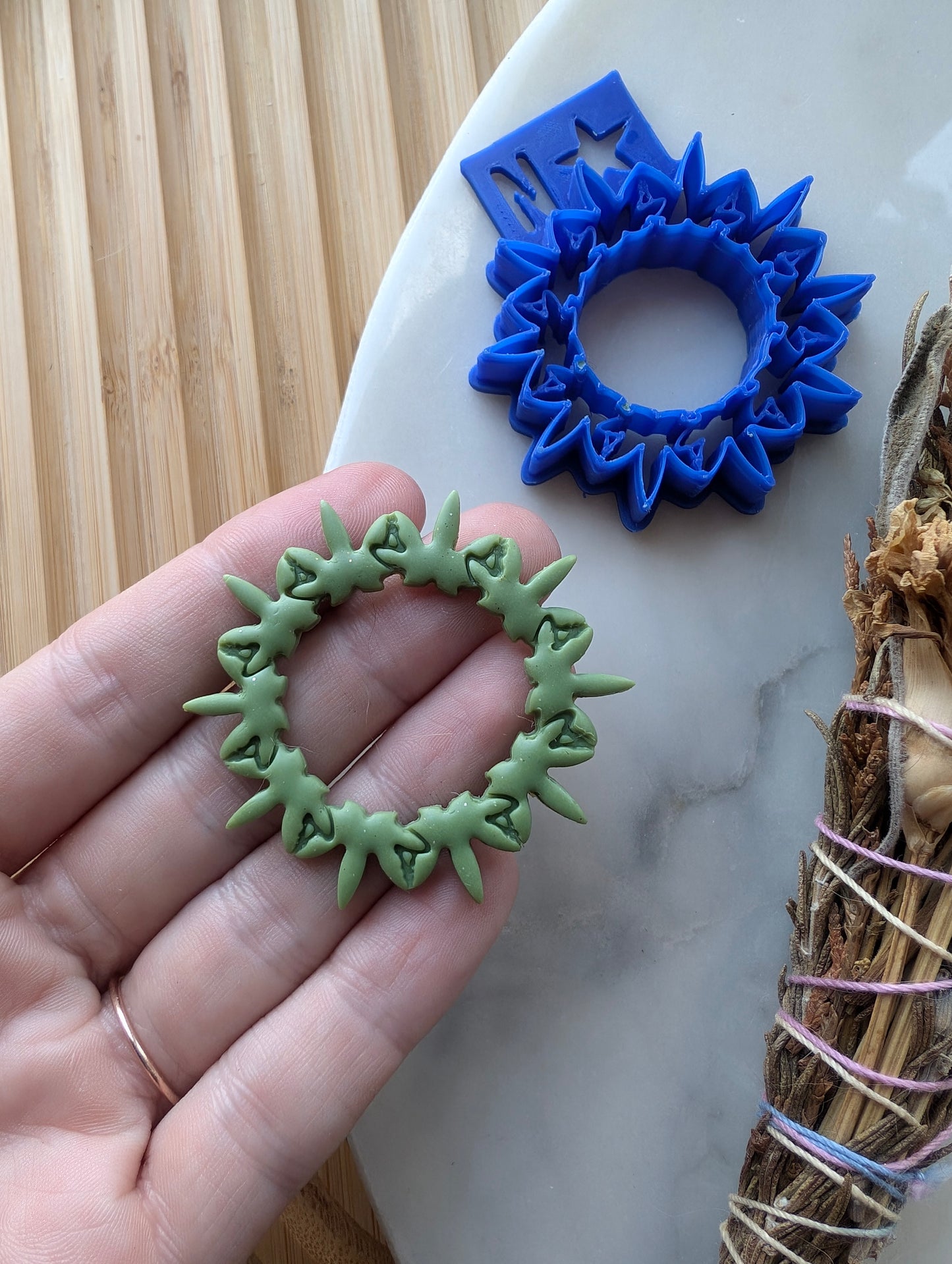 Pot Leaf Wreath Sharp Clay Cutter