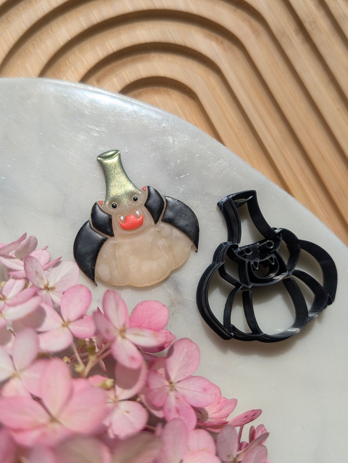 Bulb of Garlic Vampire Sharp Clay Cutter
