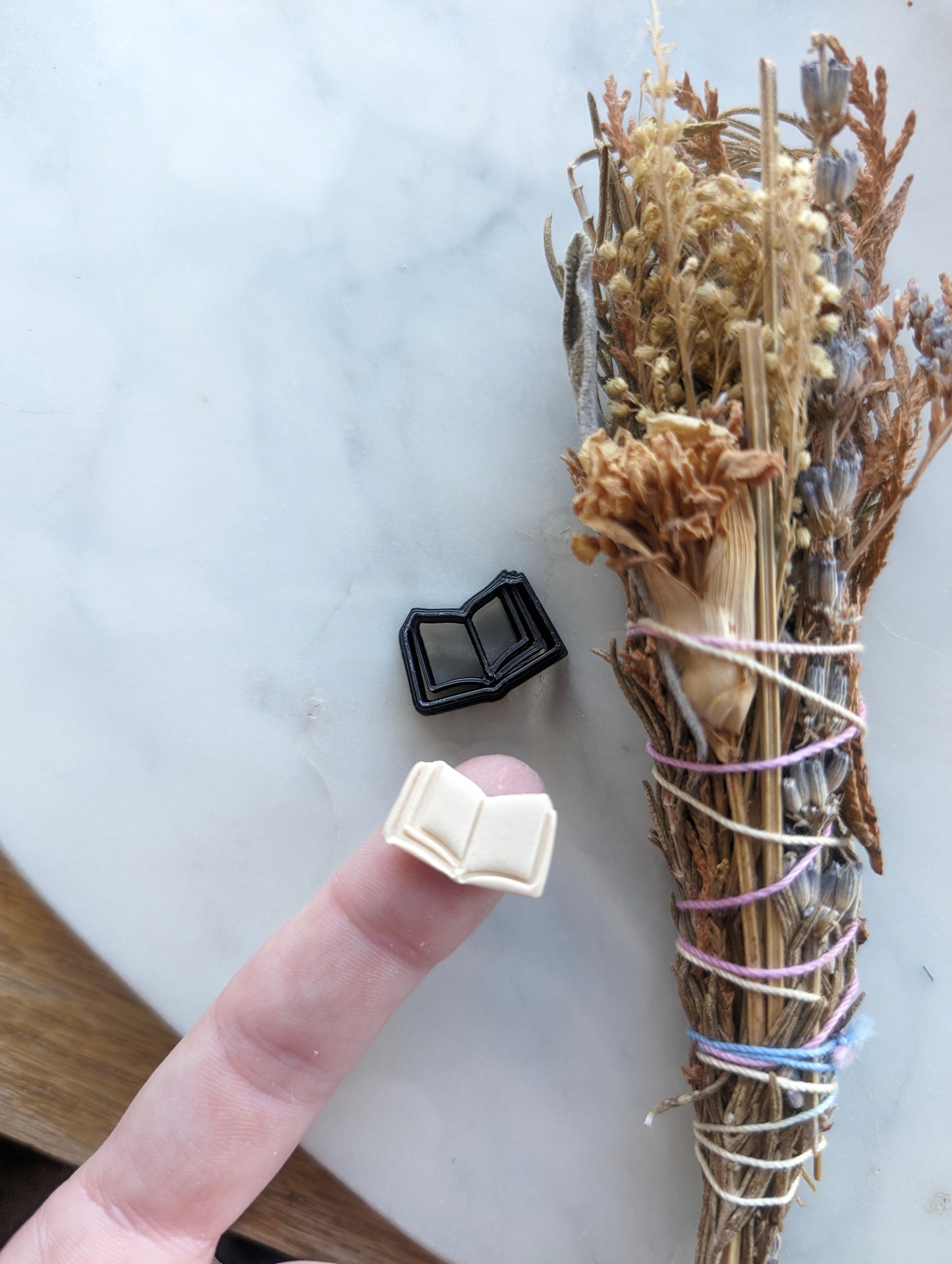 Mini Single Open Book Sharp Clay Cutter