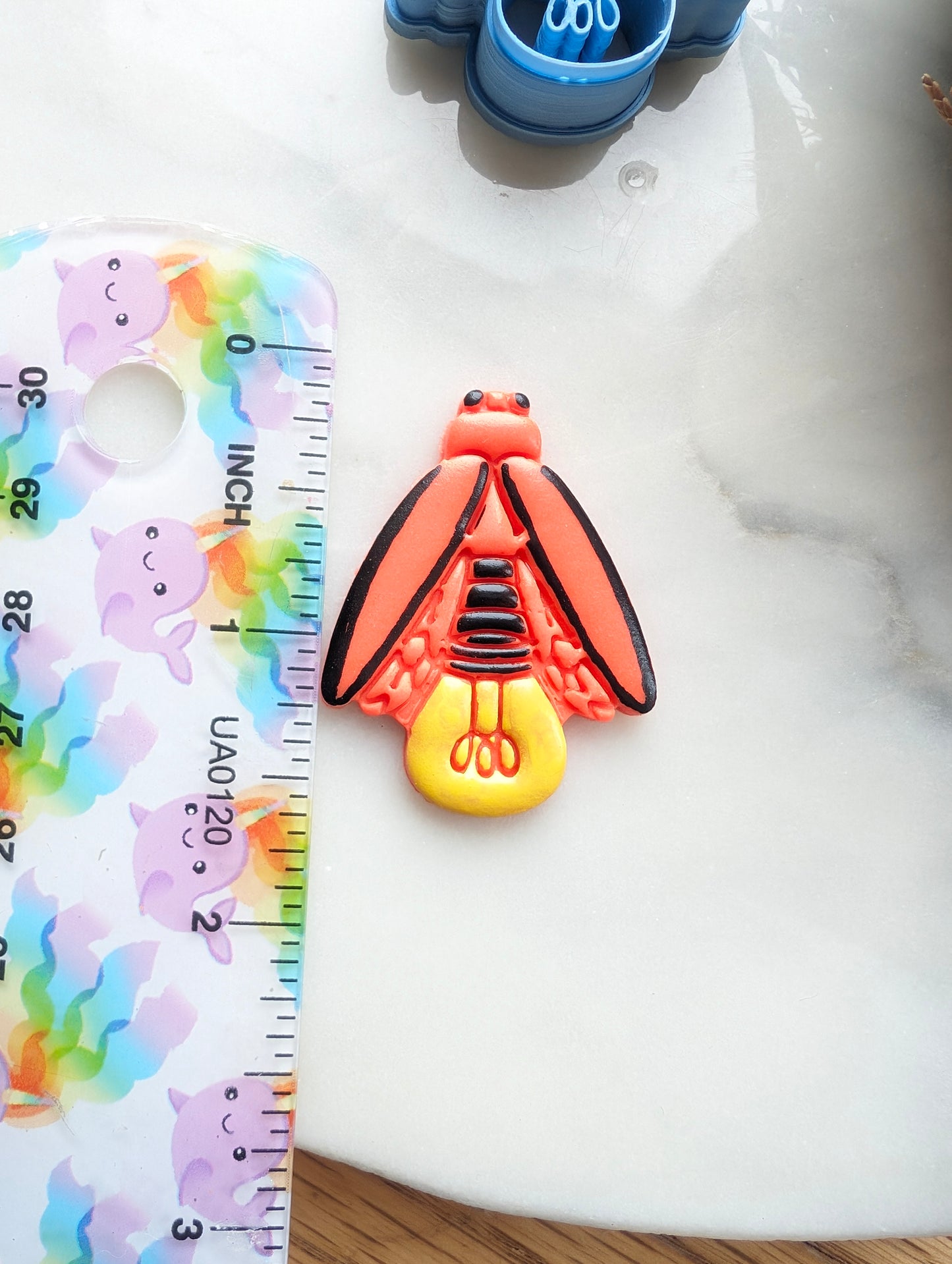Bulb Butt Lightning Bug Sharp Clay Cutter