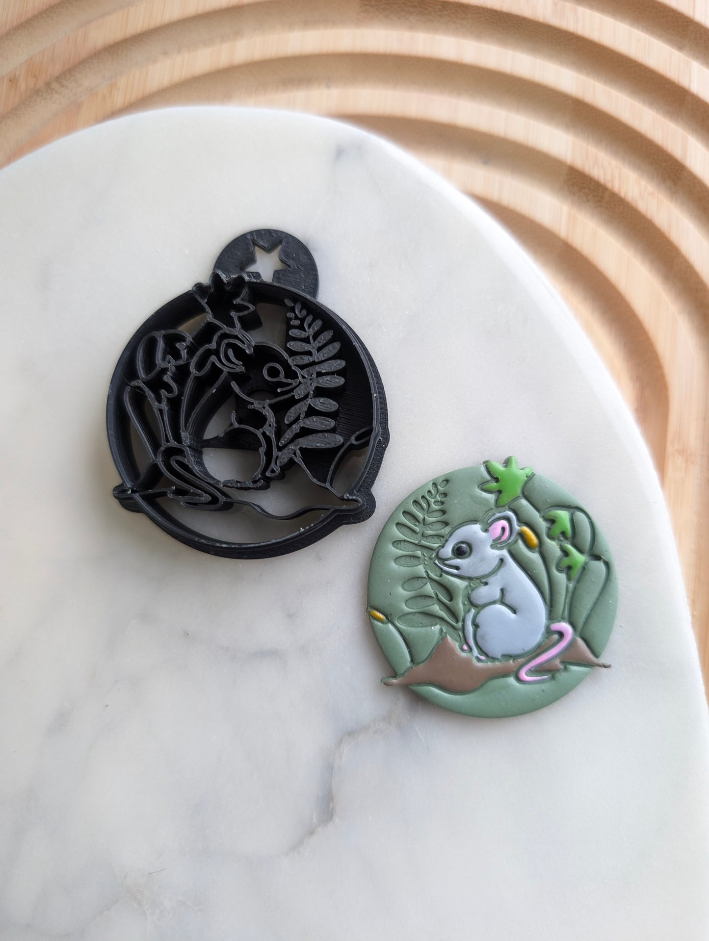 Field Mouse Scene in Circle Sharp Clay Cutter
