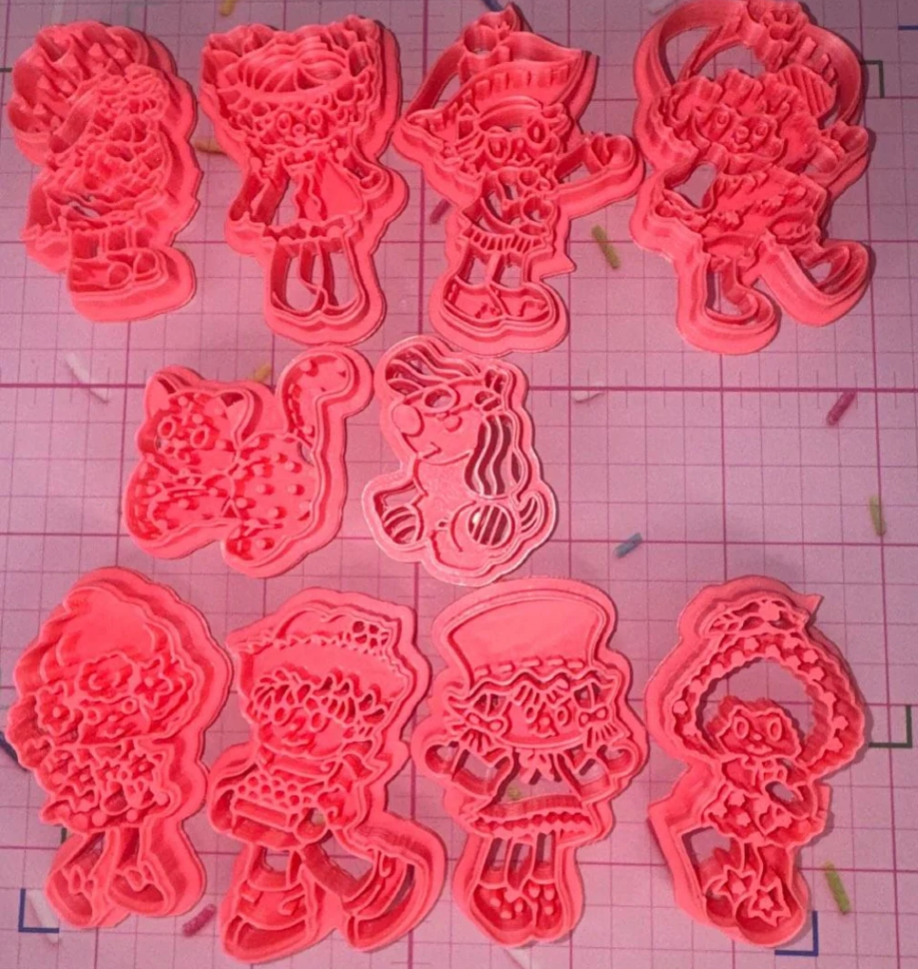 Cartoon Strawberry Friends Set of 10