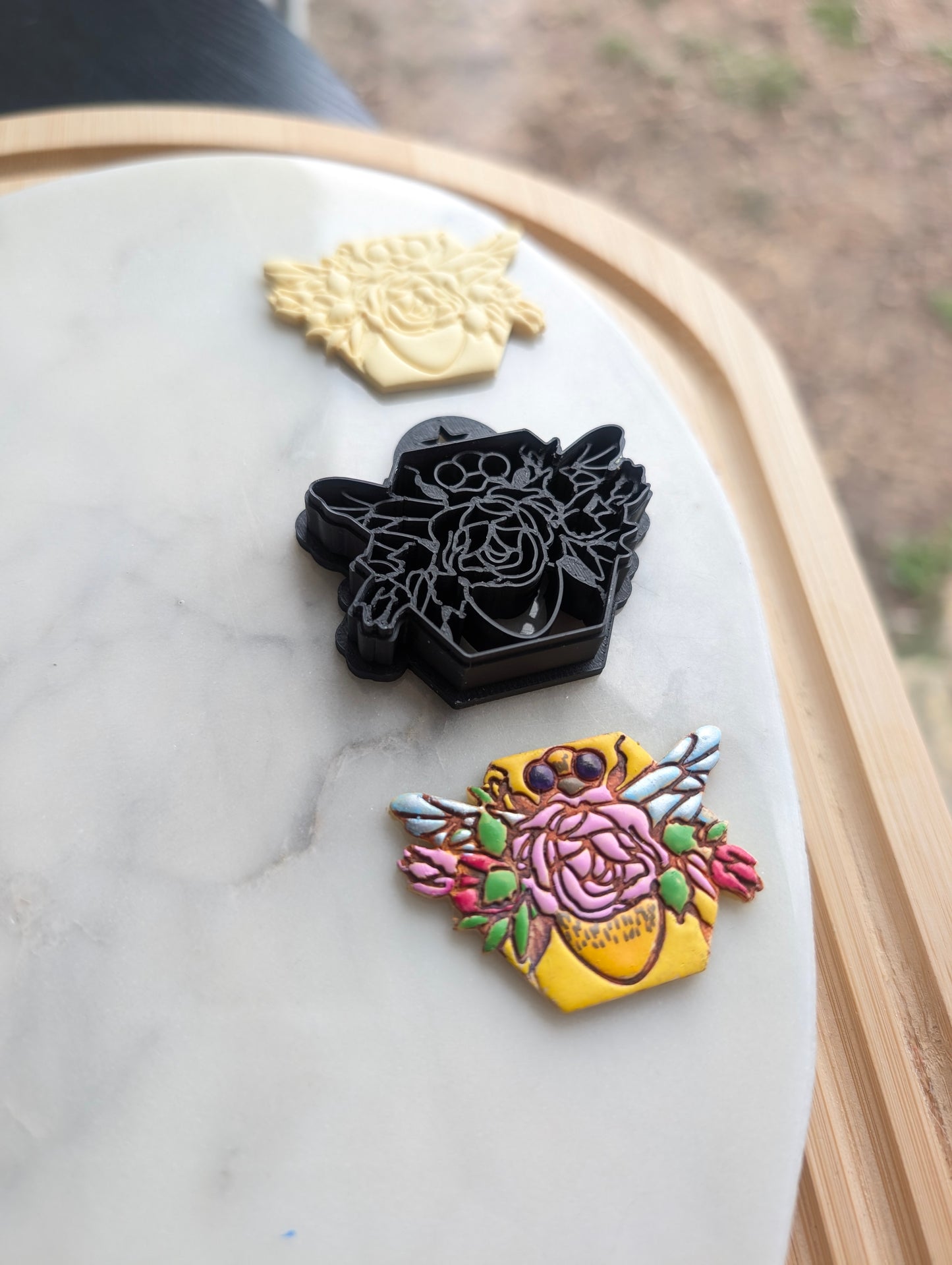 Floral Bee on Hexagon Detail Insect Sharp Clay Cutter