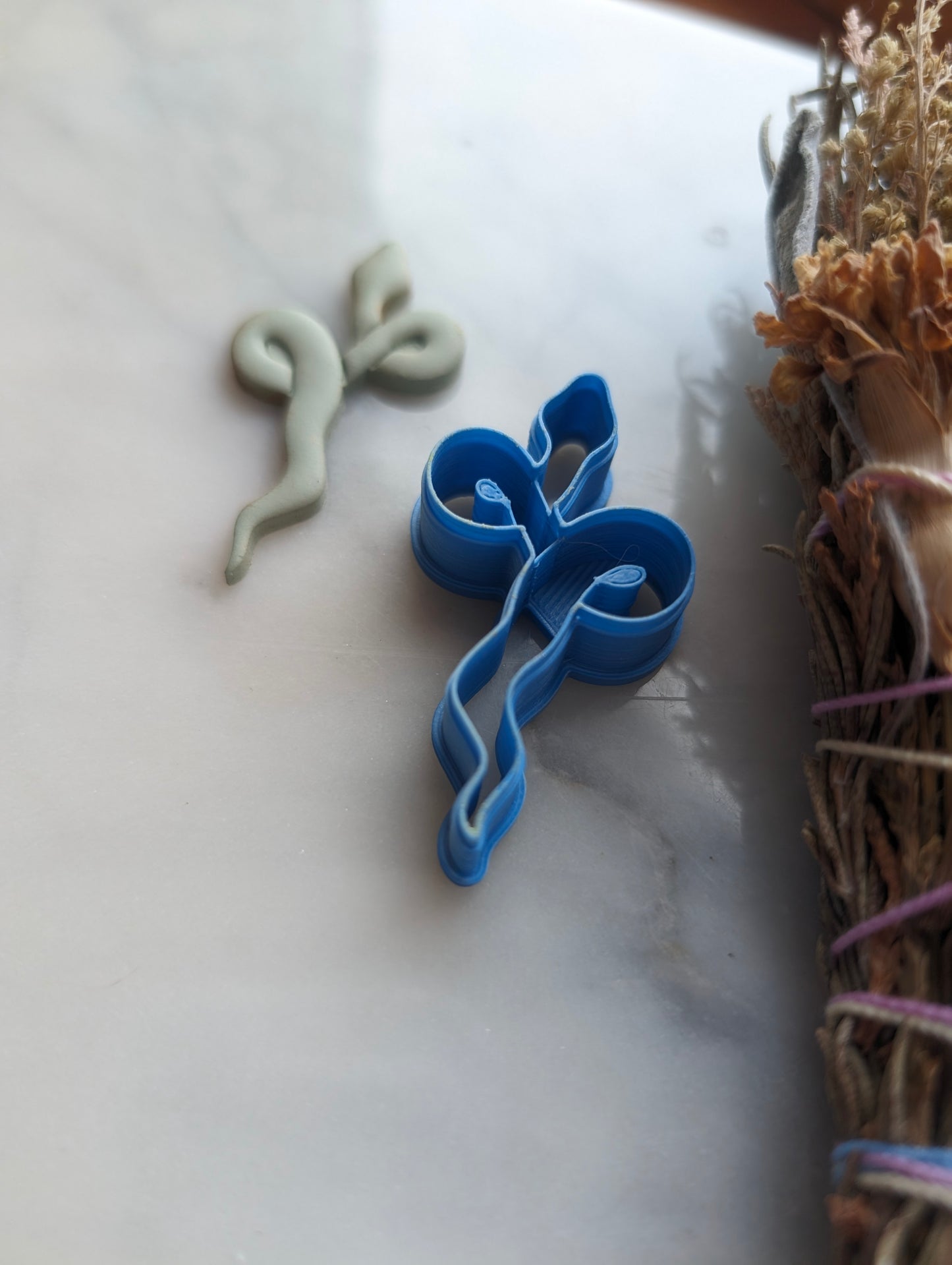 Cross Looped Snake Sharp Clay Cutter