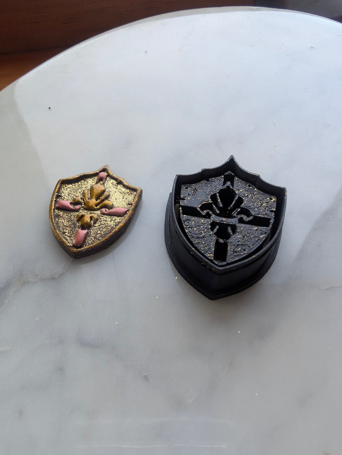 Shield with Fleur de Lis Sharp Clay Cutter