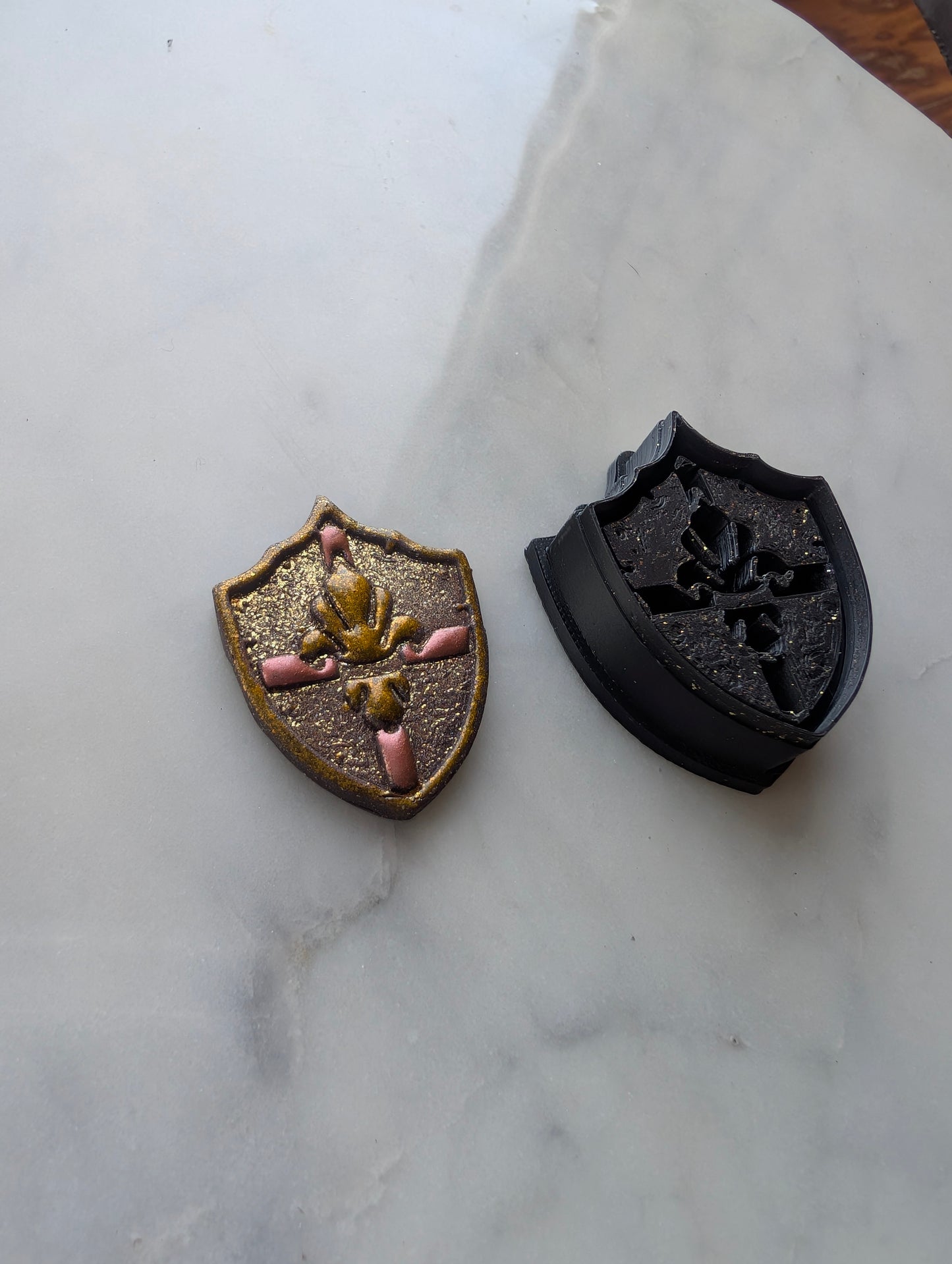 Shield with Fleur de Lis Sharp Clay Cutter