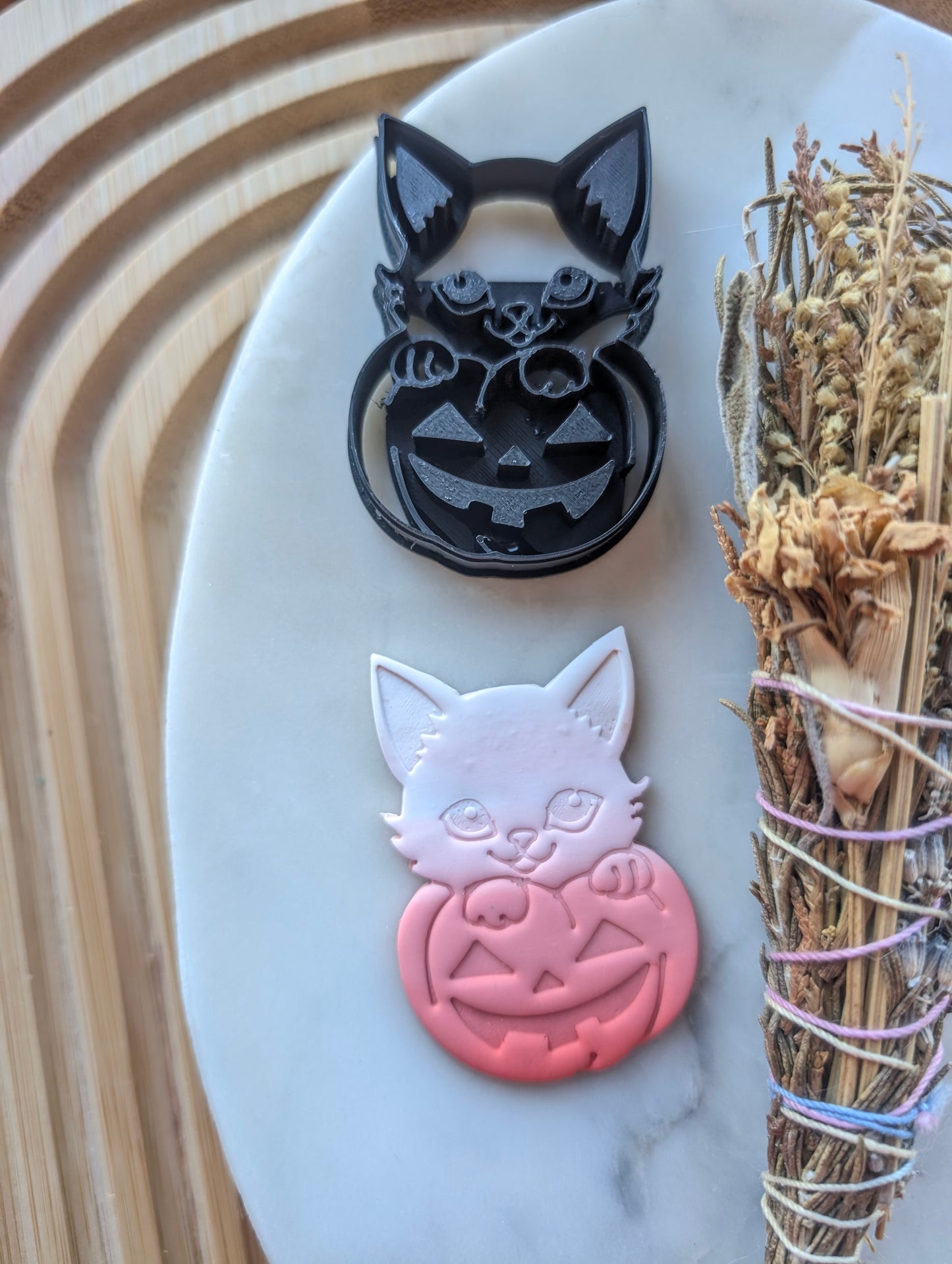 Chibi Cat in a Jack O Lantern Sharp Clay Cutter