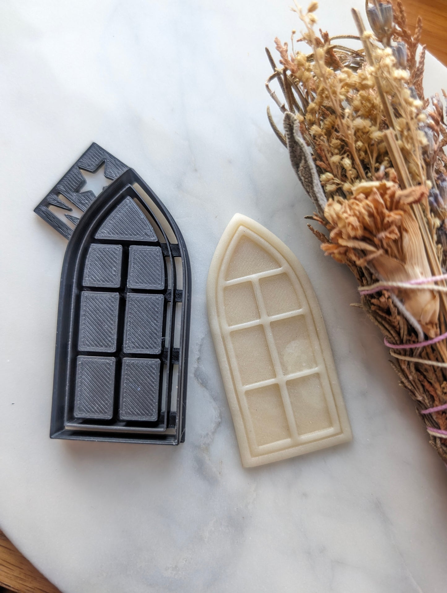 Tall Pointed Peak Shelf Window Clay Cutter