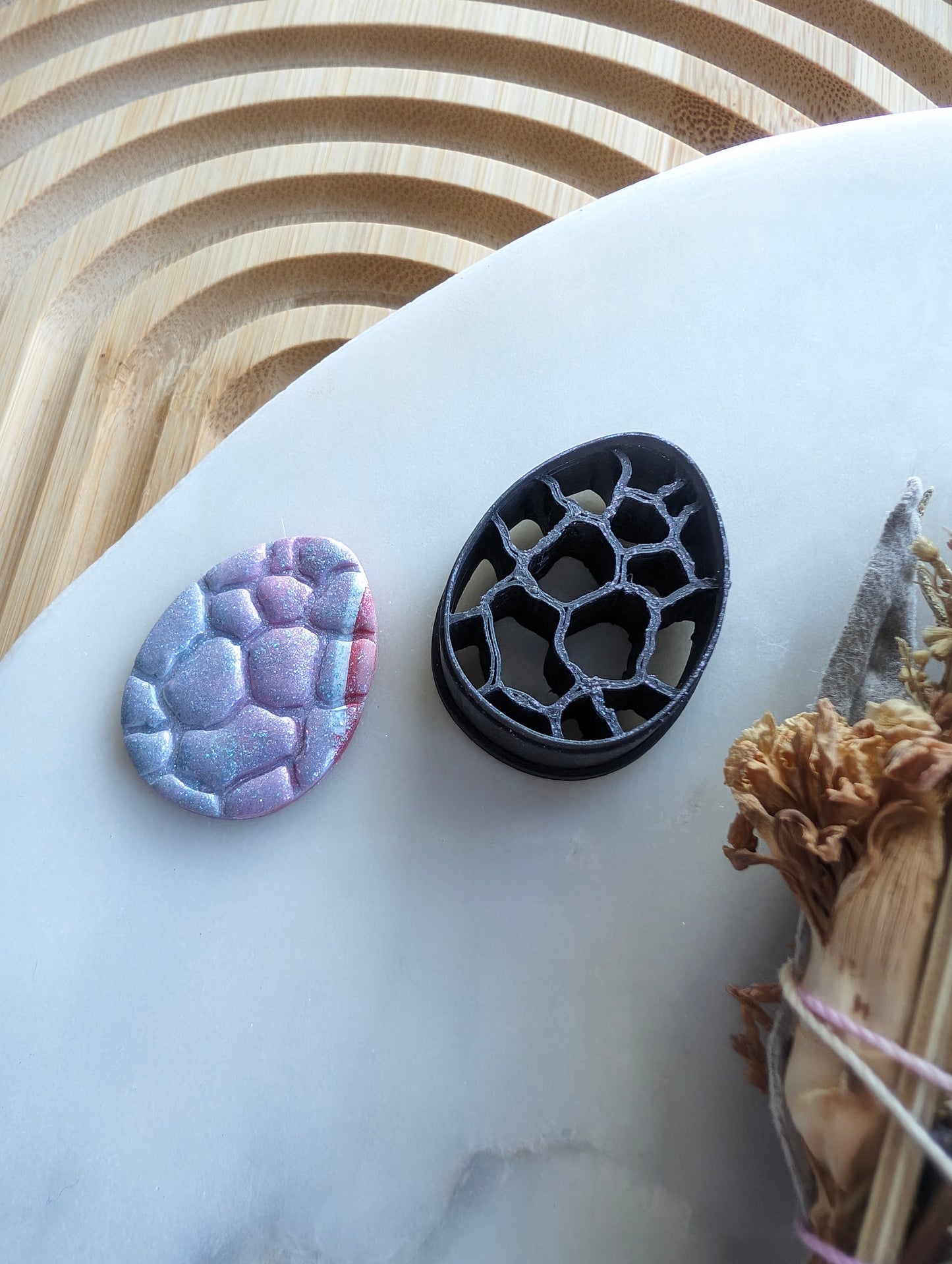 Dragon Egg with Crackle Pattern Sharp Clay Cutter