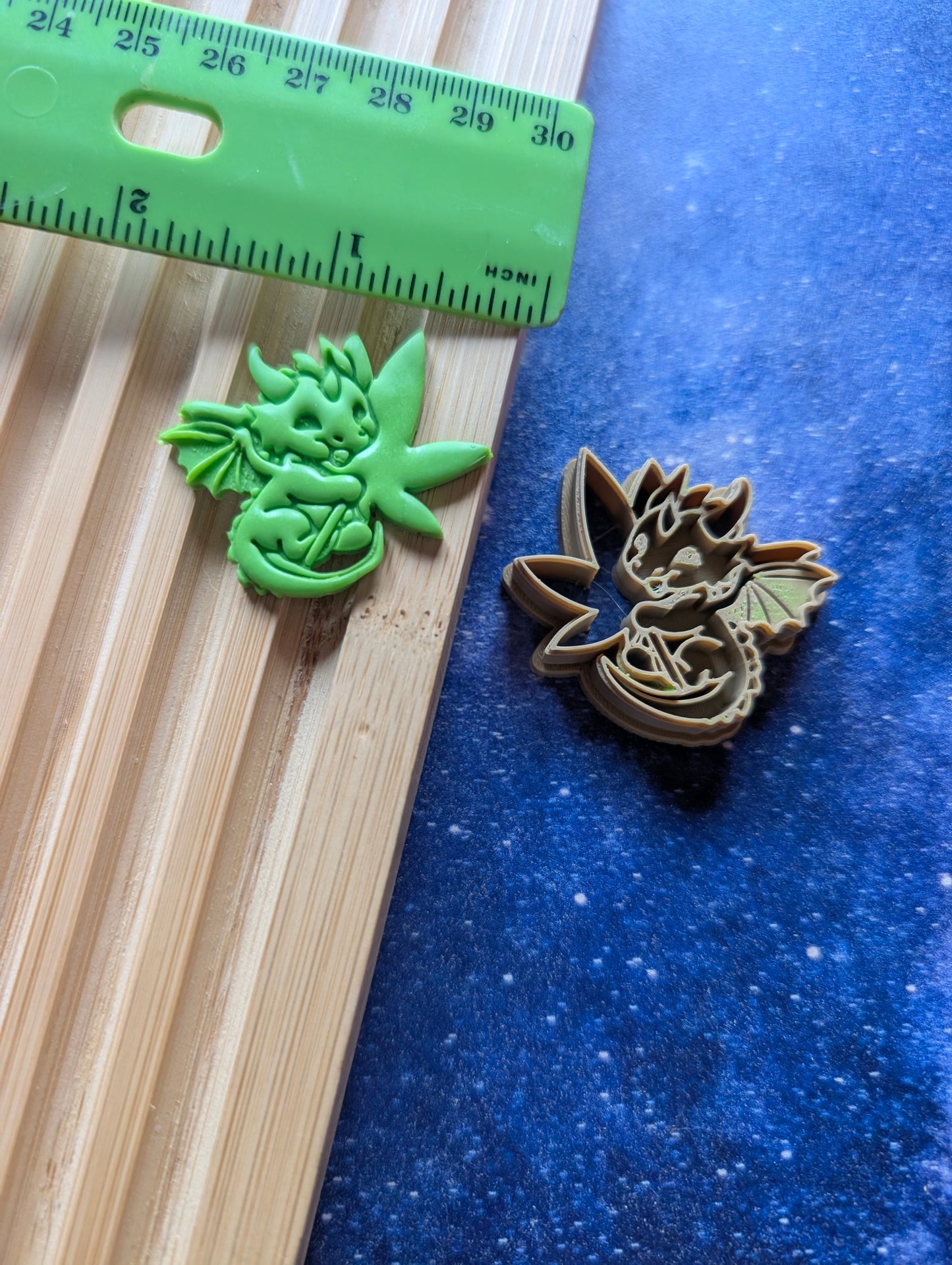 Dragon with Large Pot Leaf Sharp Clay Cutter