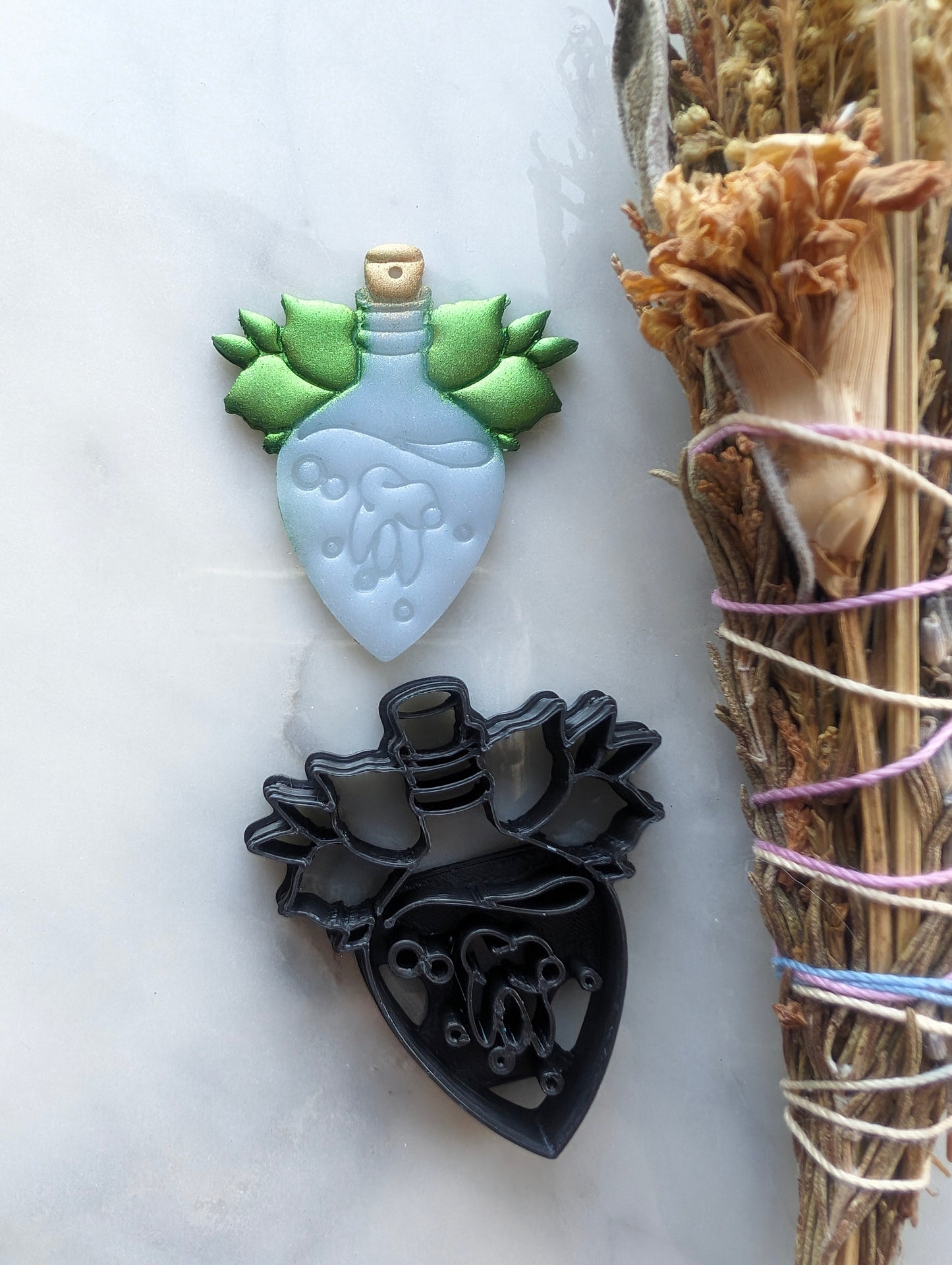 Tooth Potion Bottle with Leaves Sharp Clay Cutter