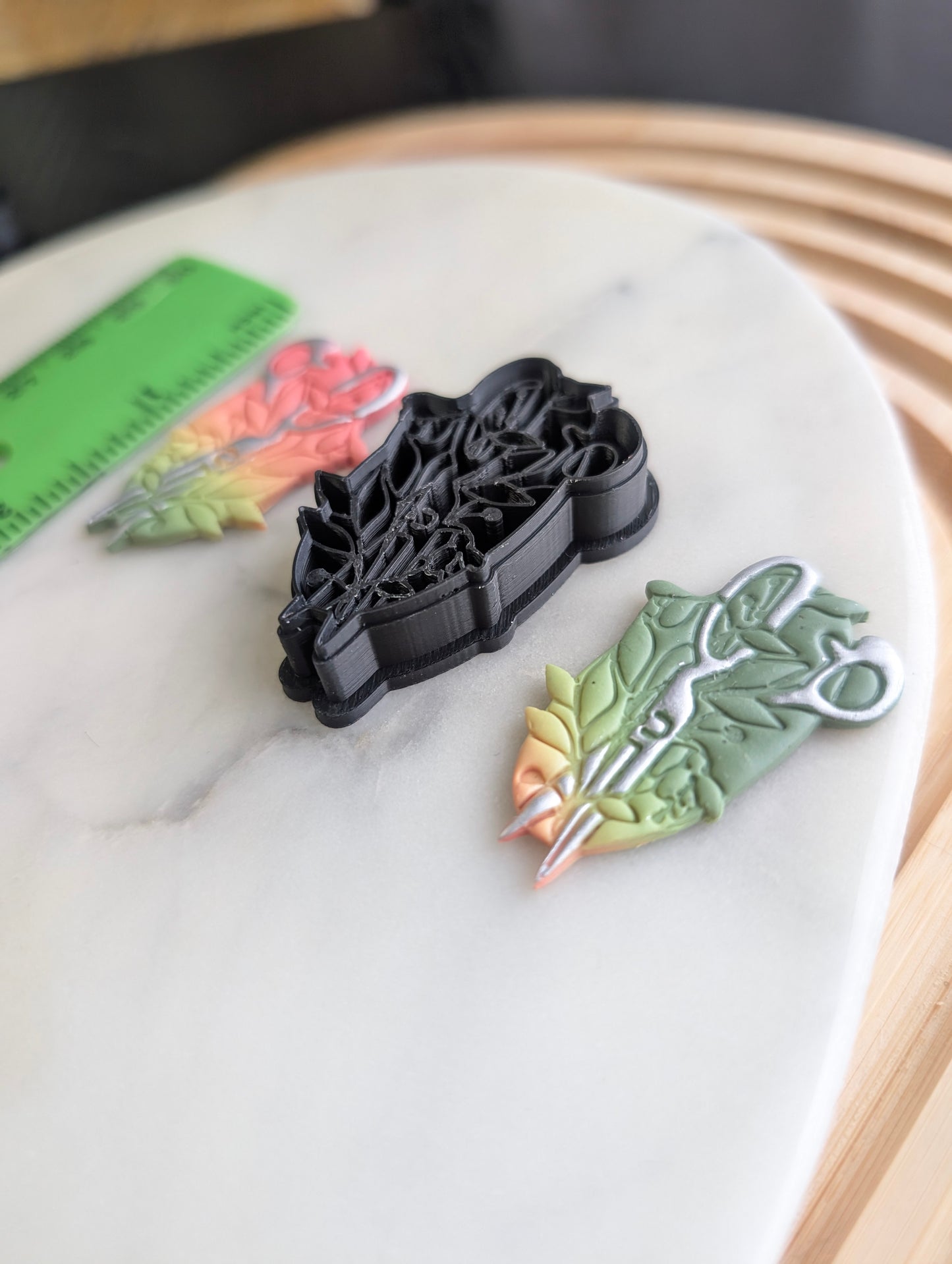 Scissors with Foliage in Oval Sharp Clay Cutter