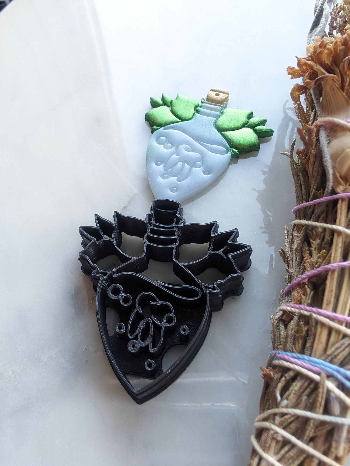 Tooth Potion Bottle with Leaves Sharp Clay Cutter
