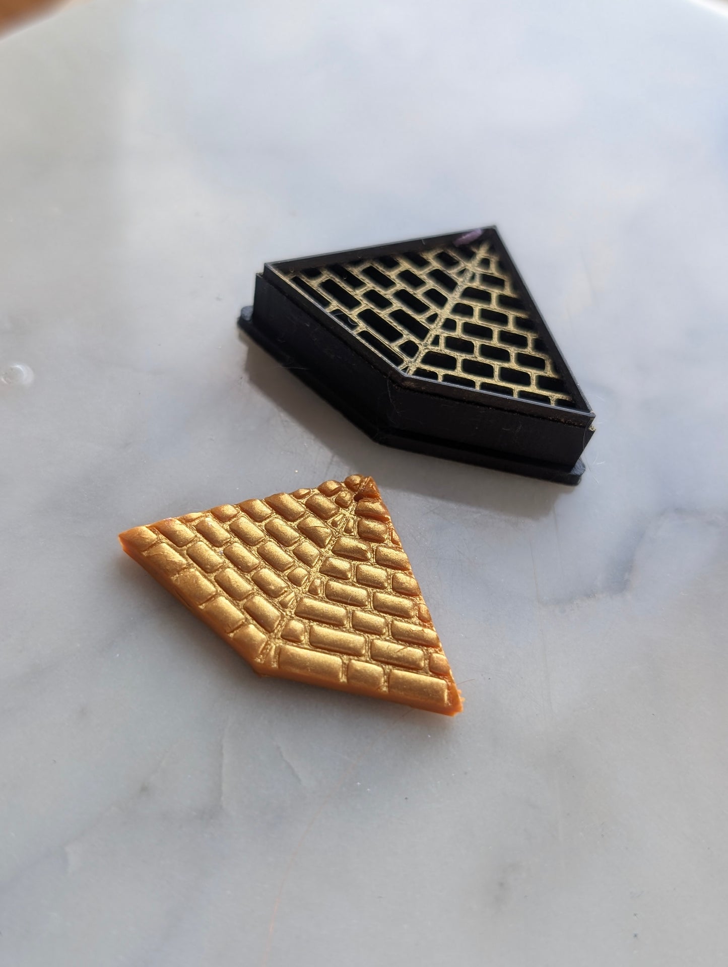 Pyramid - Embossed Sharp Clay Cutter