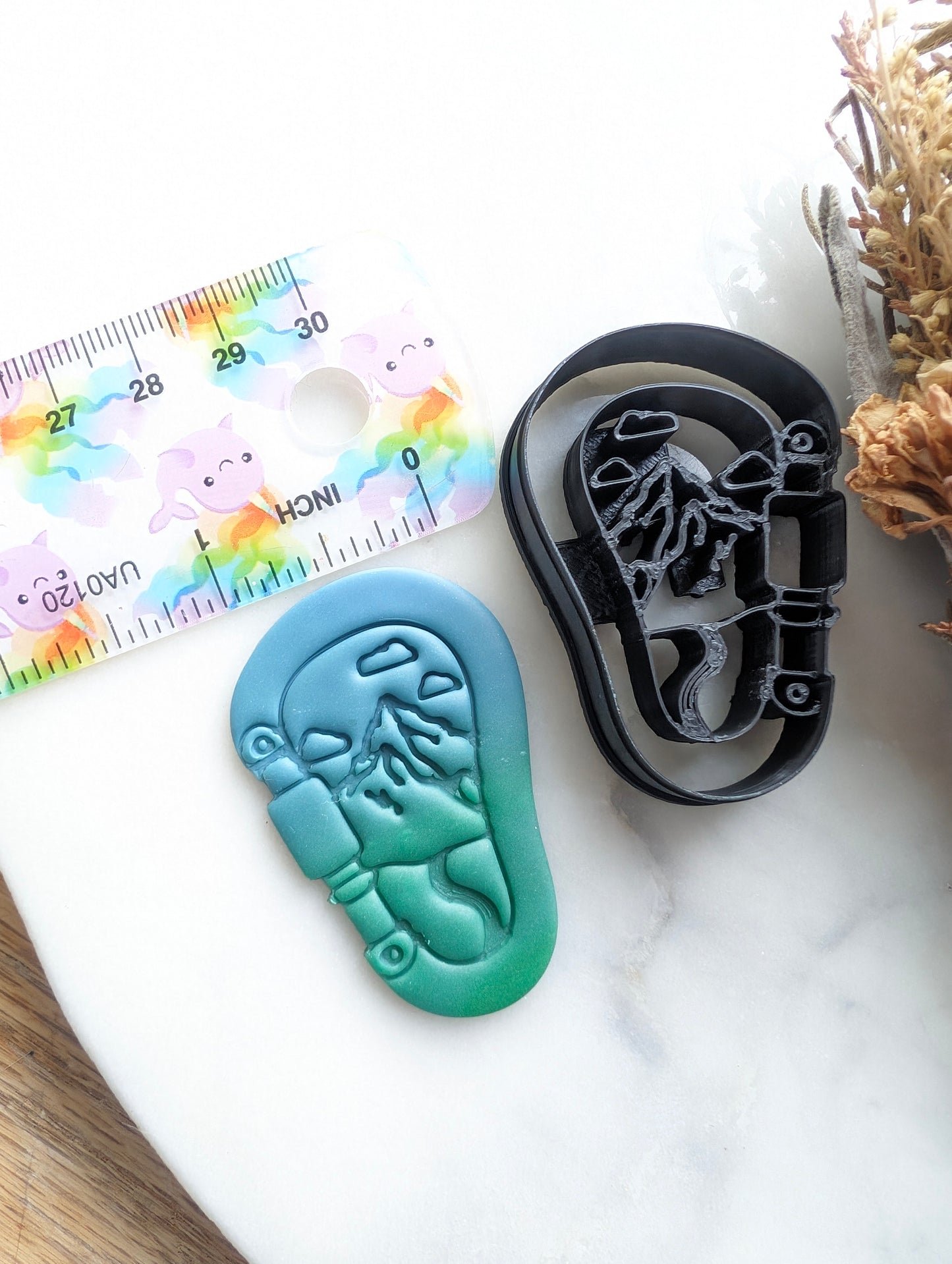 Caribener Clip Mountain Scene Sharp Clay Cutter