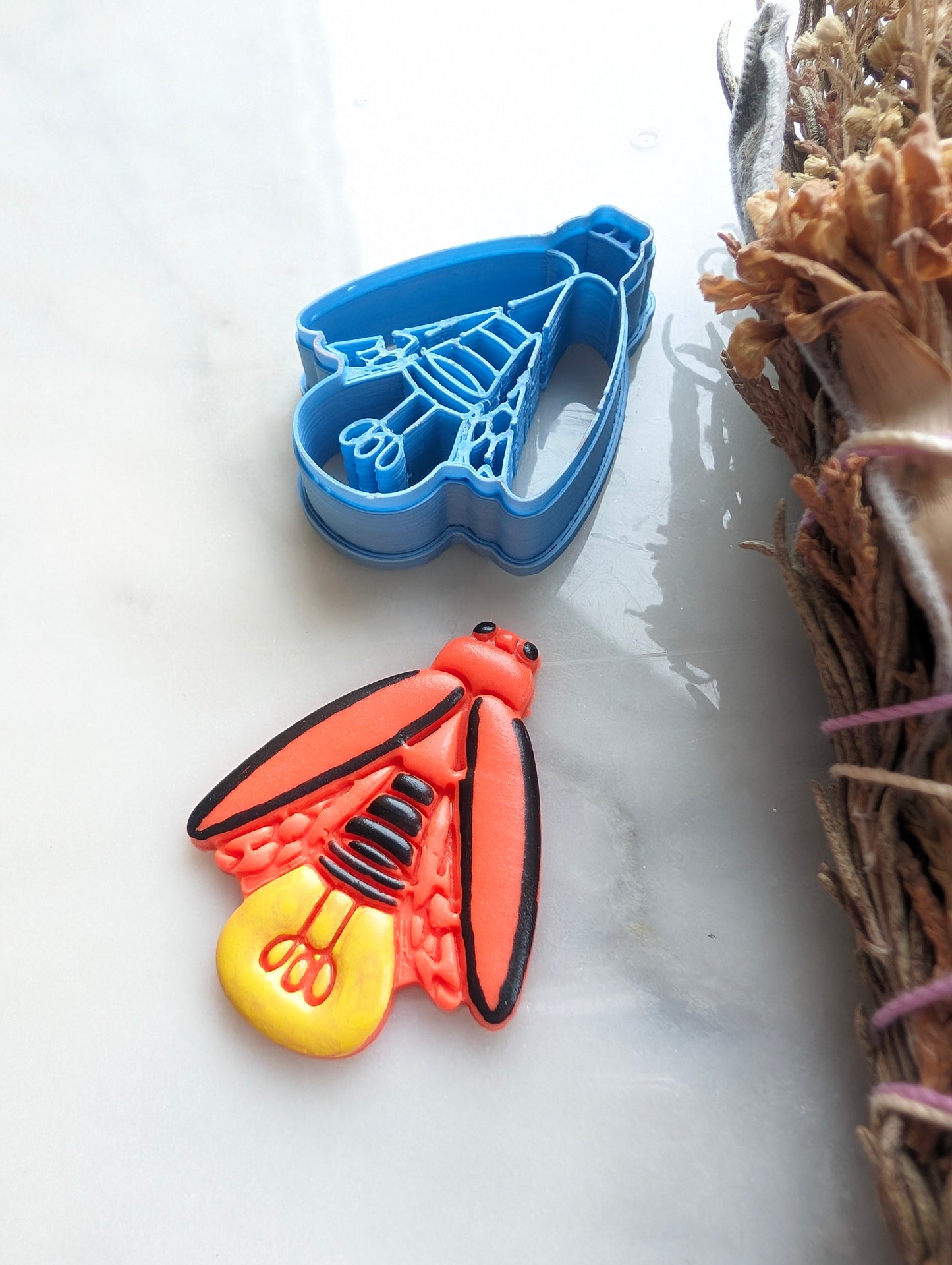 Bulb Butt Lightning Bug Sharp Clay Cutter