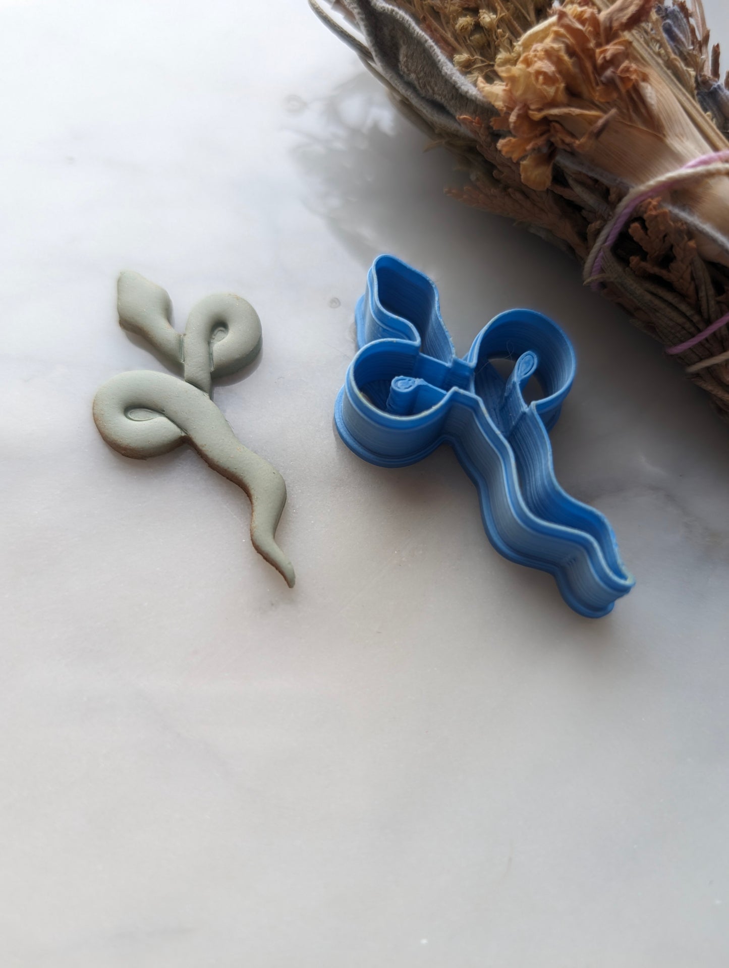 Cross Looped Snake Sharp Clay Cutter