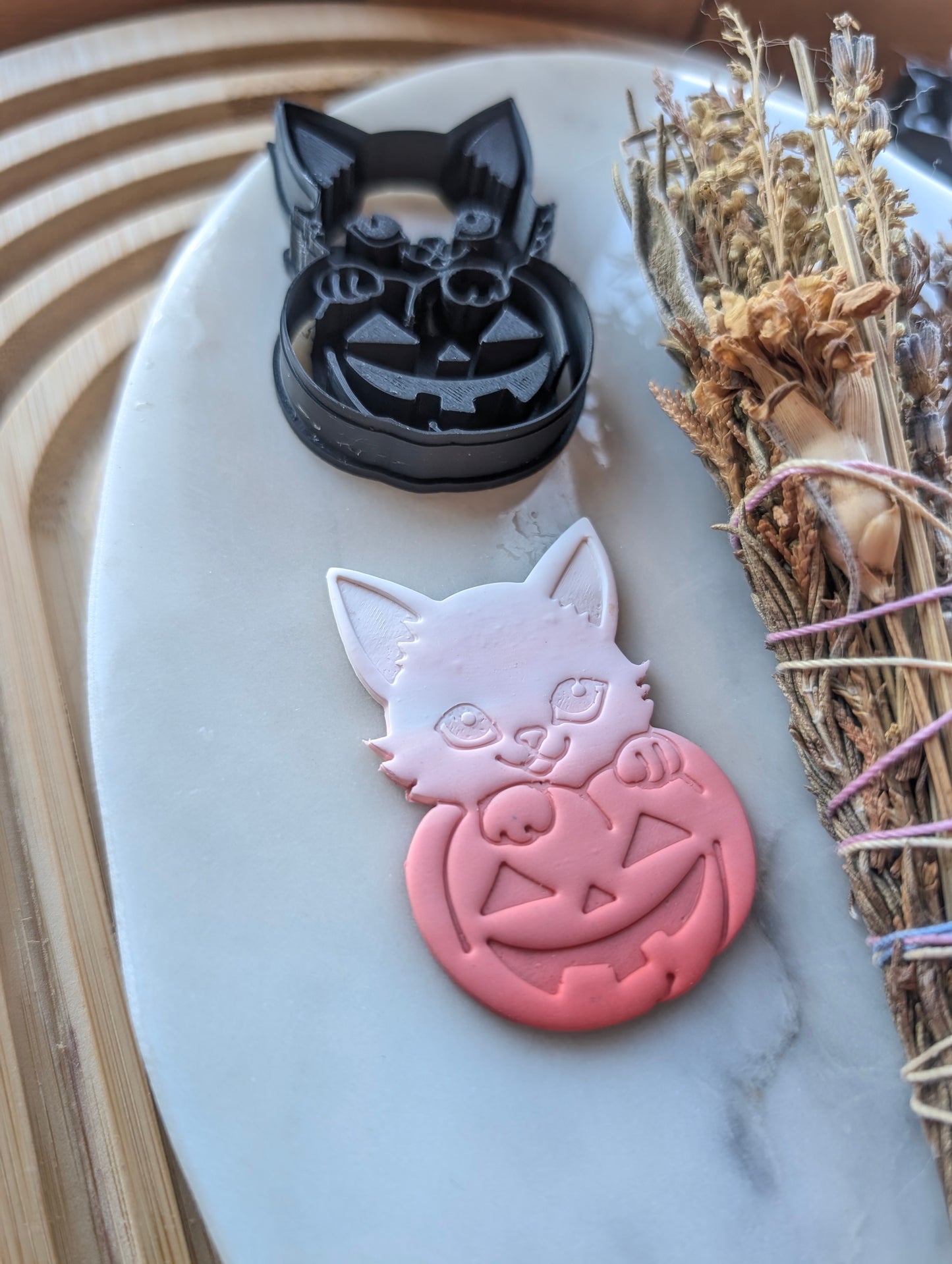 Chibi Cat in a Jack O Lantern Sharp Clay Cutter