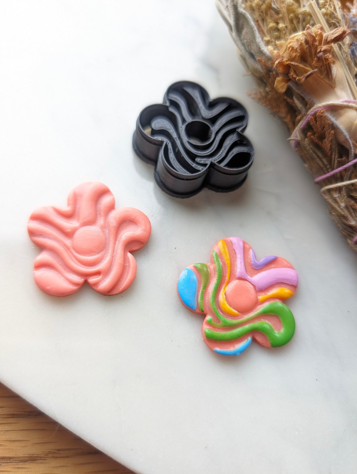 Groovy Wavy Striped Flower Sharp Clay Cutter