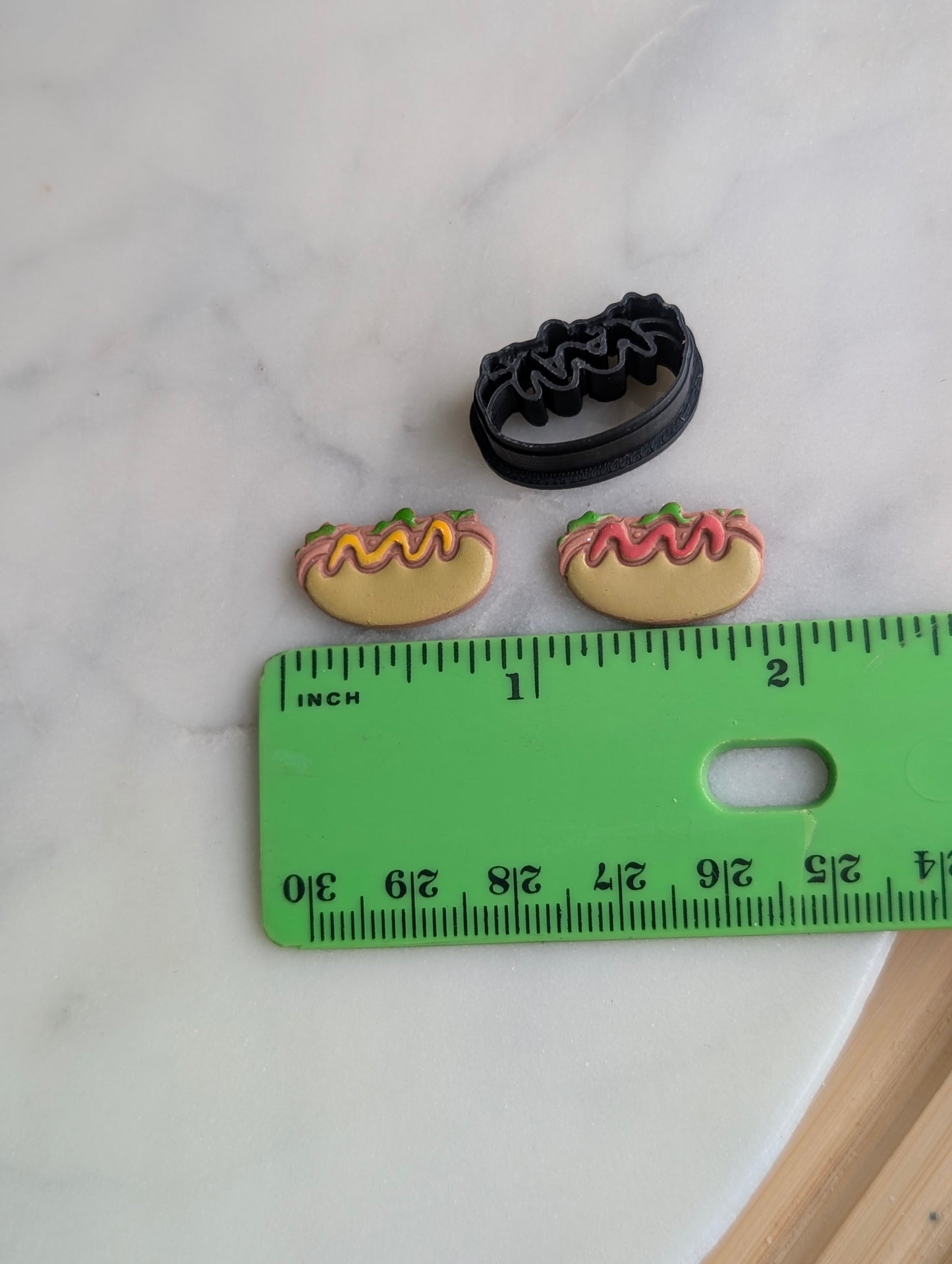 Small Loaded Hotdog in a Bun Sharp Clay Cutter