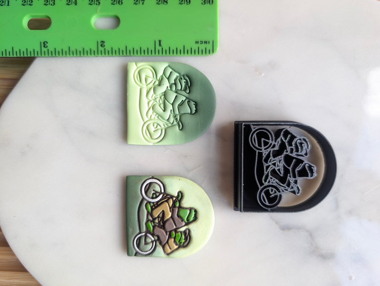 Two Frogs Riding a Bicycle Sharp Clay Cutter