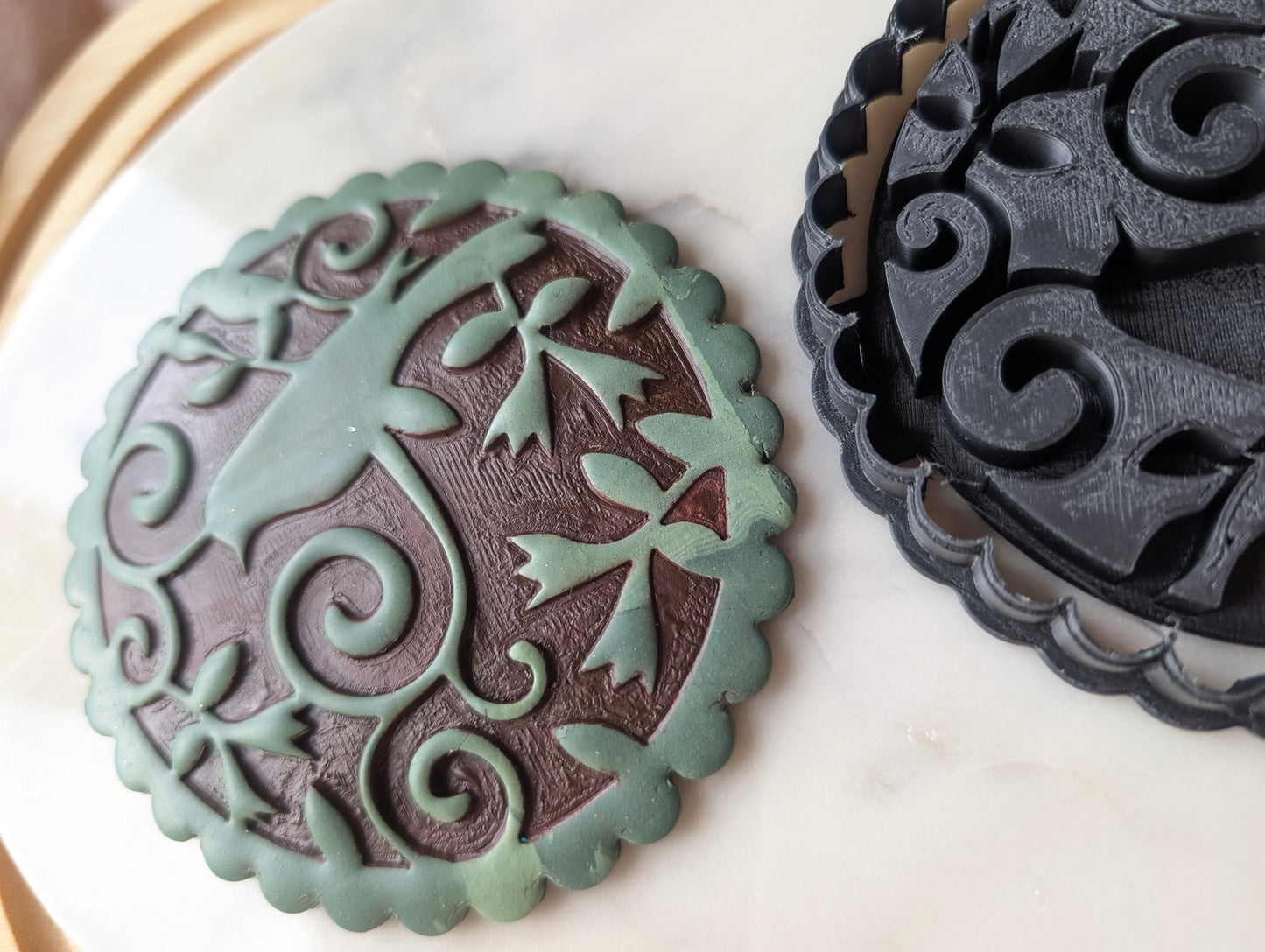 Scalloped Edge Bird in Foliage Decorative Coaster Sharp Clay Cutter