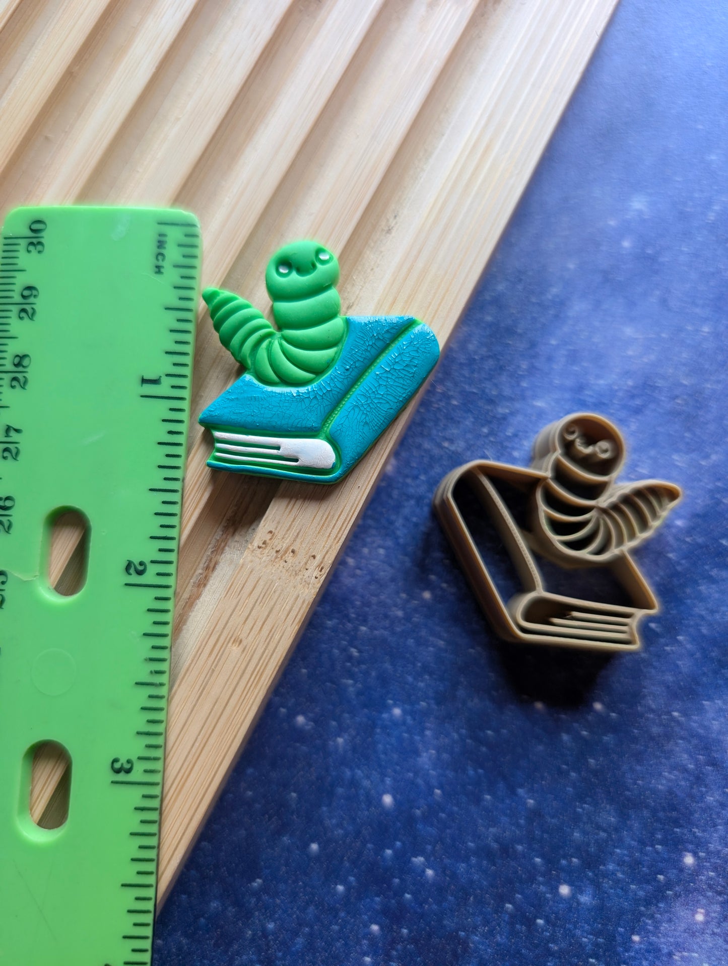 Bookworm Sharp Clay Cutter