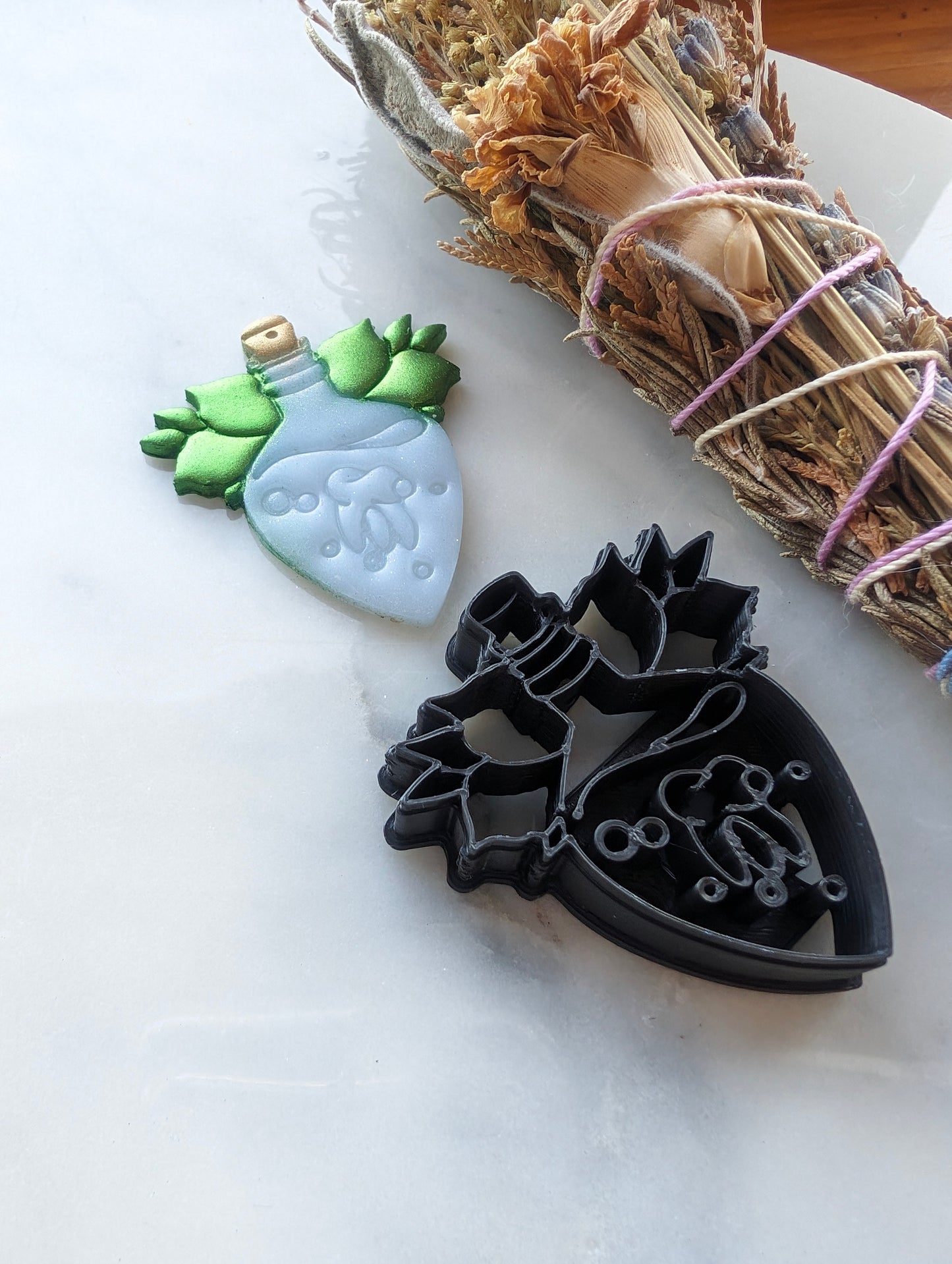 Tooth Potion Bottle with Leaves Sharp Clay Cutter