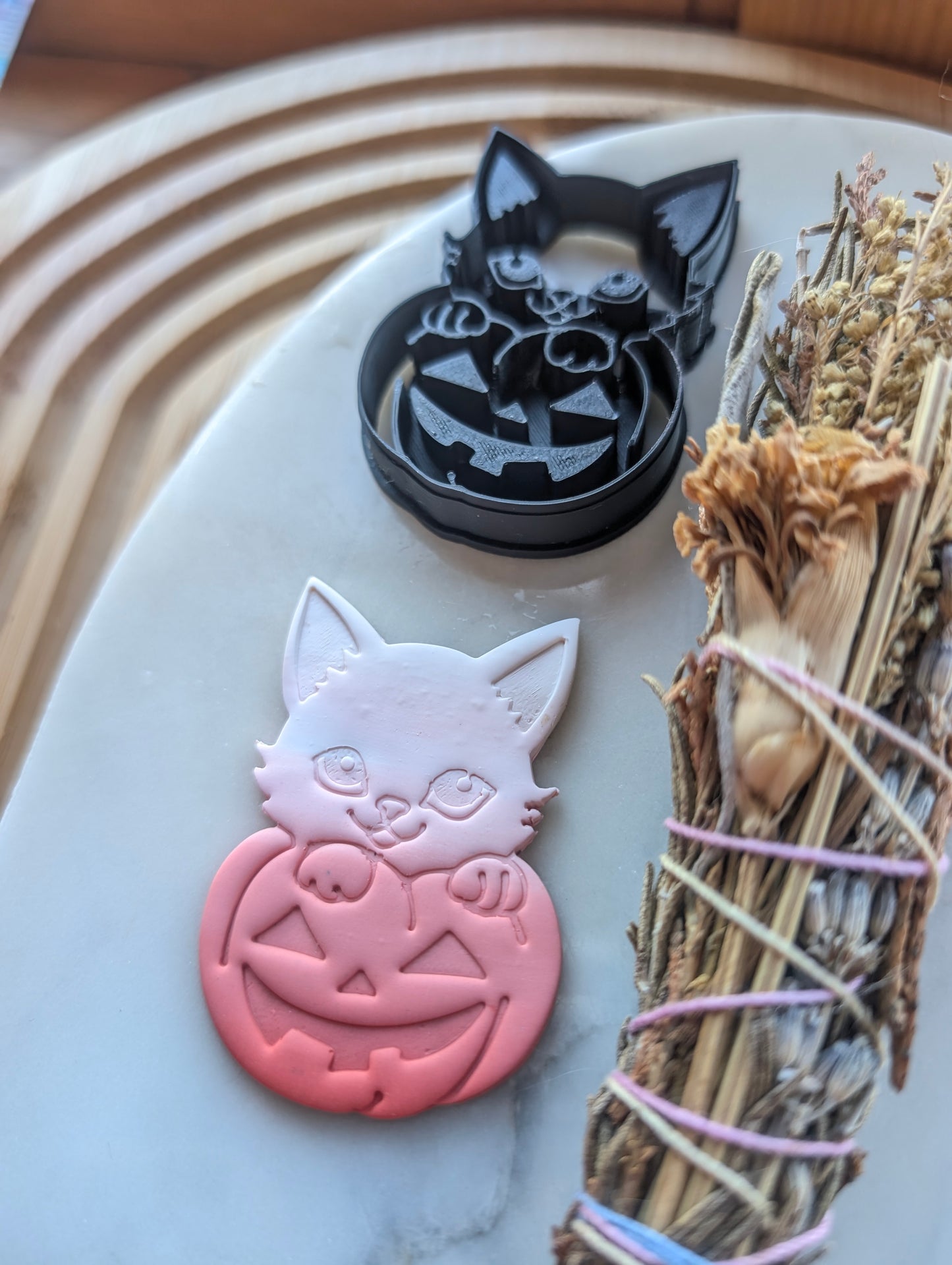 Chibi Cat in a Jack O Lantern Sharp Clay Cutter