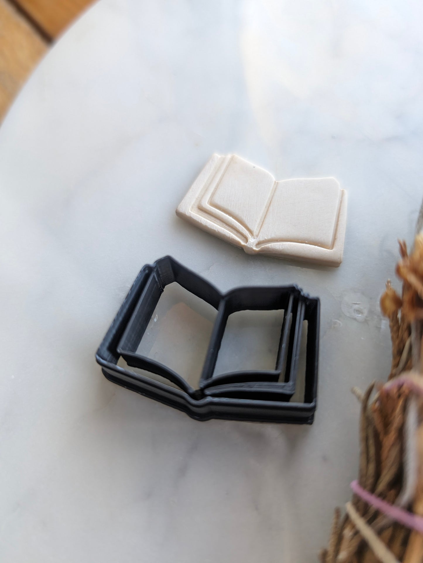 Regular Single Open Book Sharp Clay Cutter