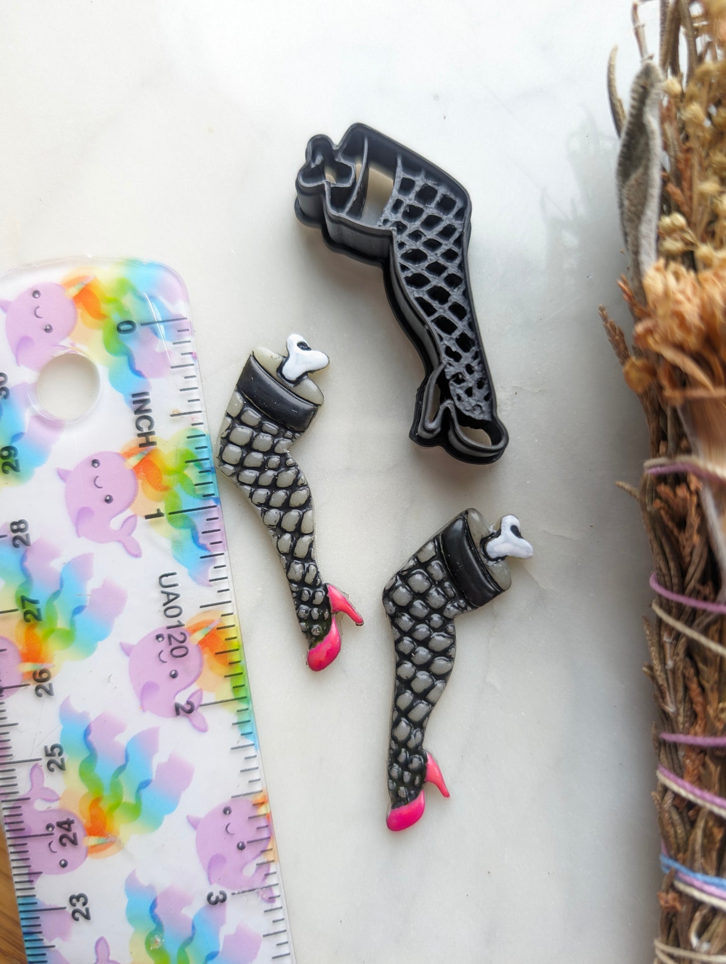 Sexy Zombie Babe Leg Sharp Clay Cutter