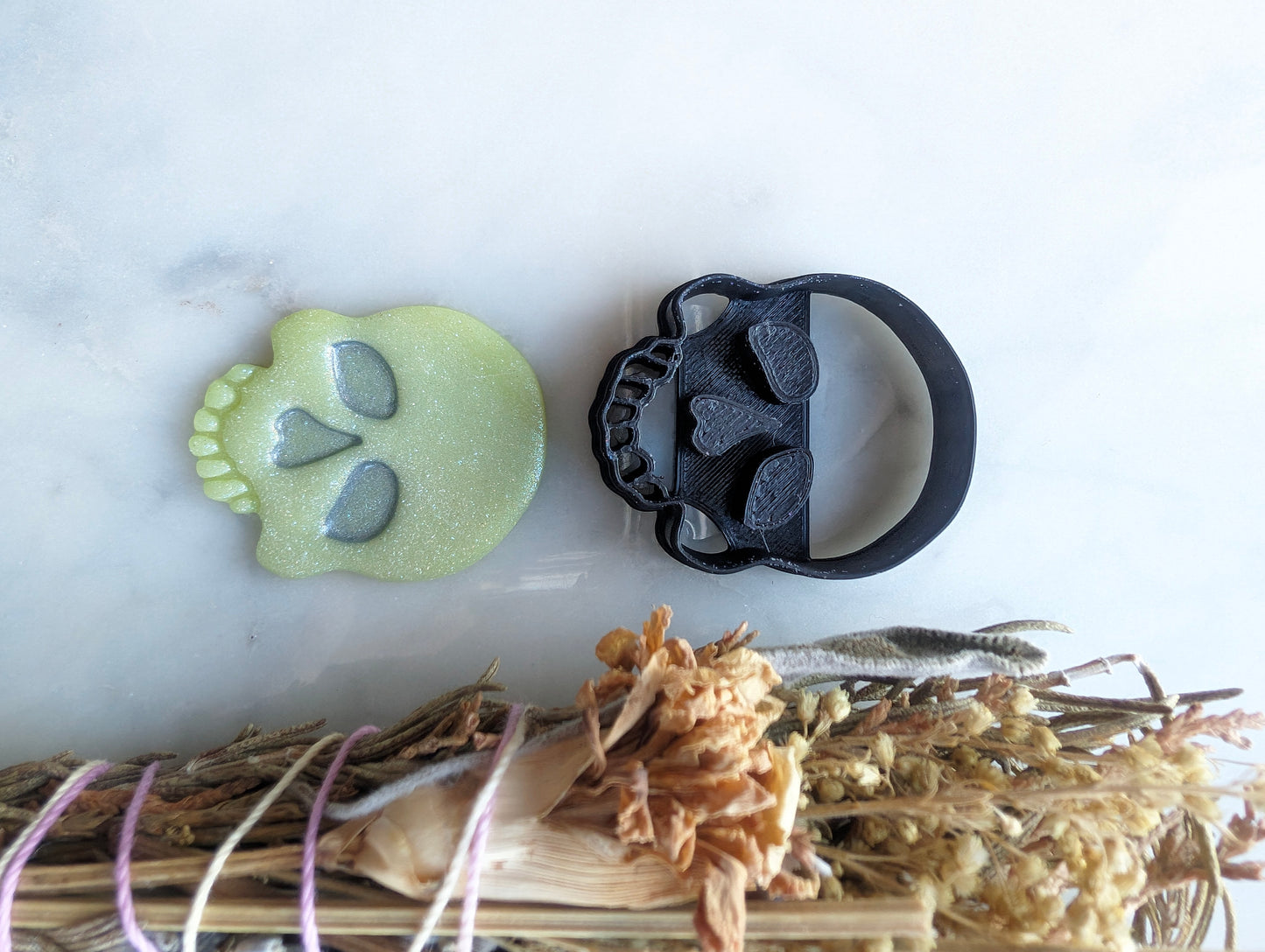 Large Jawless Skull Sharp Clay Cutter