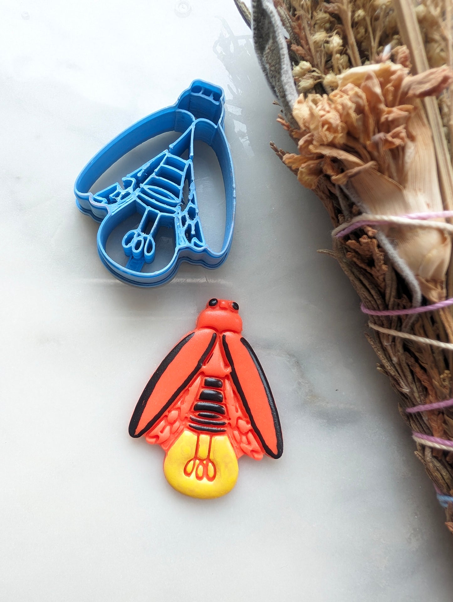 Bulb Butt Lightning Bug Sharp Clay Cutter