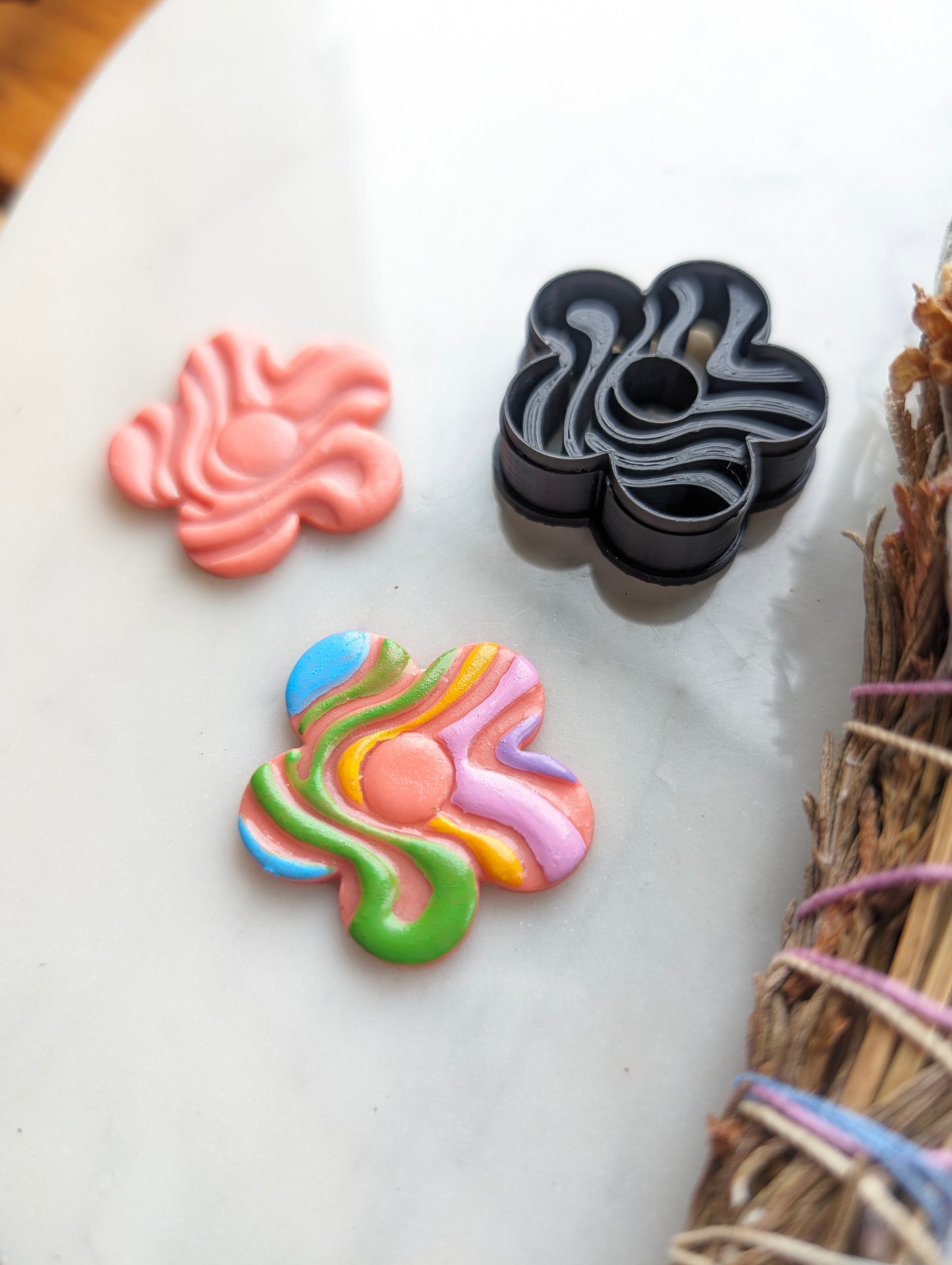 Groovy Wavy Striped Flower Sharp Clay Cutter