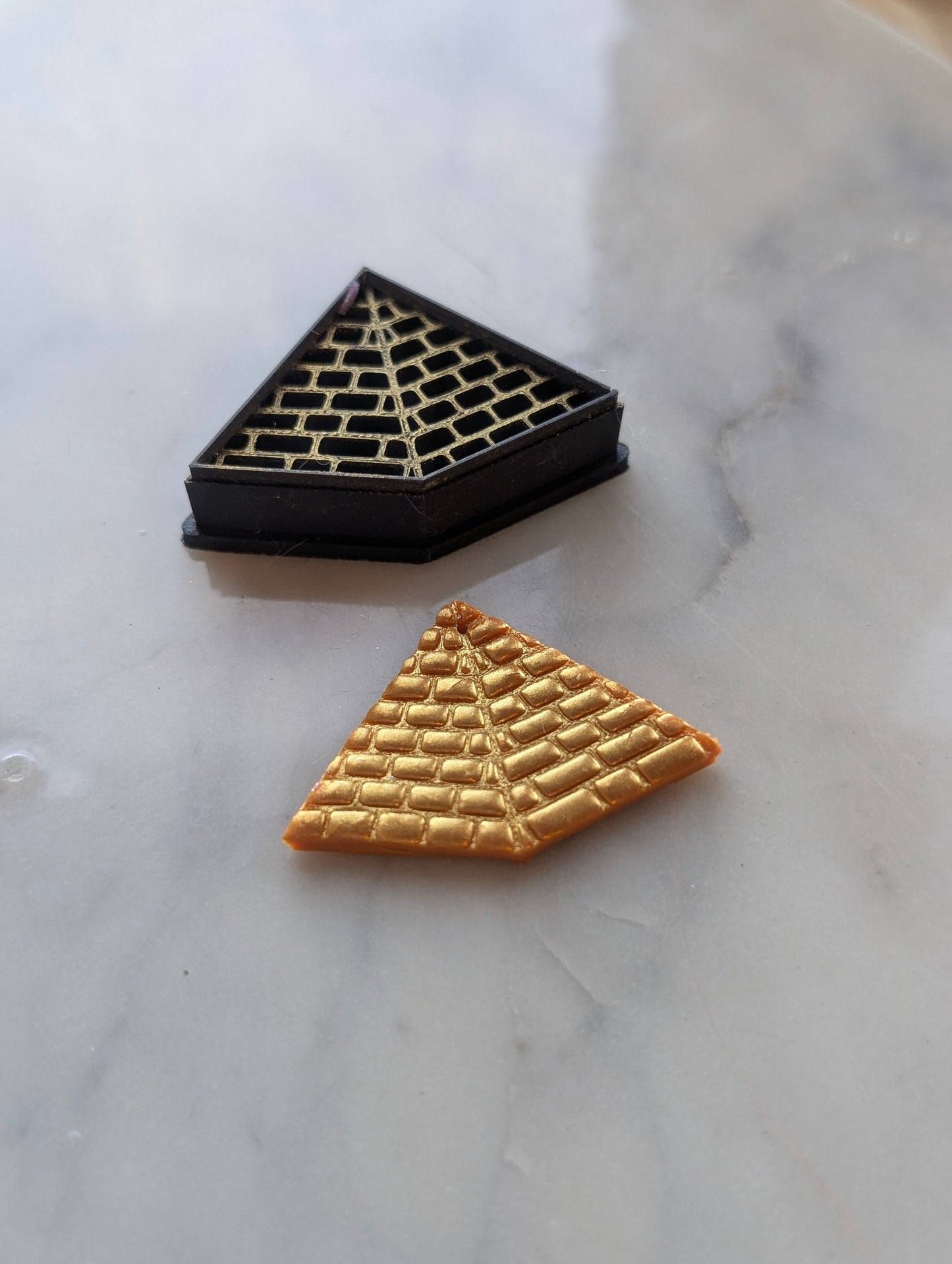 Pyramid - Embossed Sharp Clay Cutter