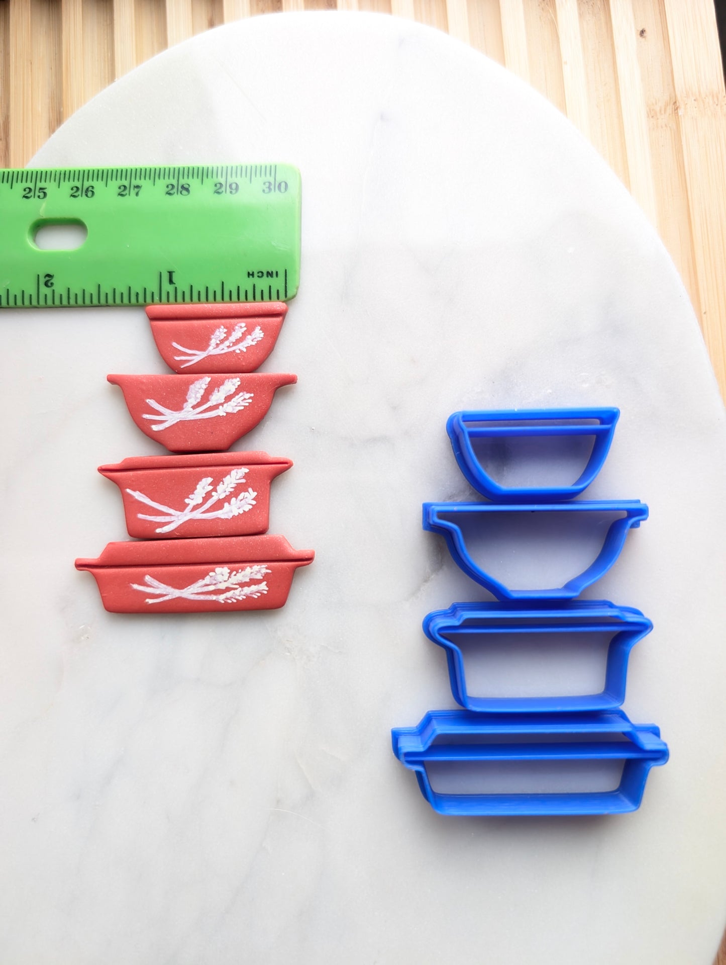 Medium Set of 4 Vintage Dinner Storage Cookware Sharp Clay Cutter