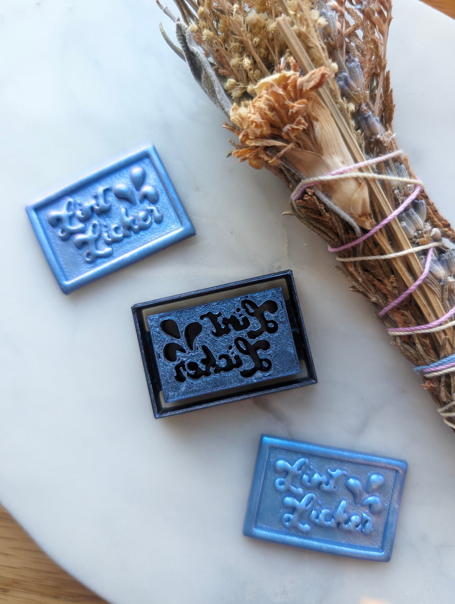 Lint Licker Embossed Sharp Clay Cutter