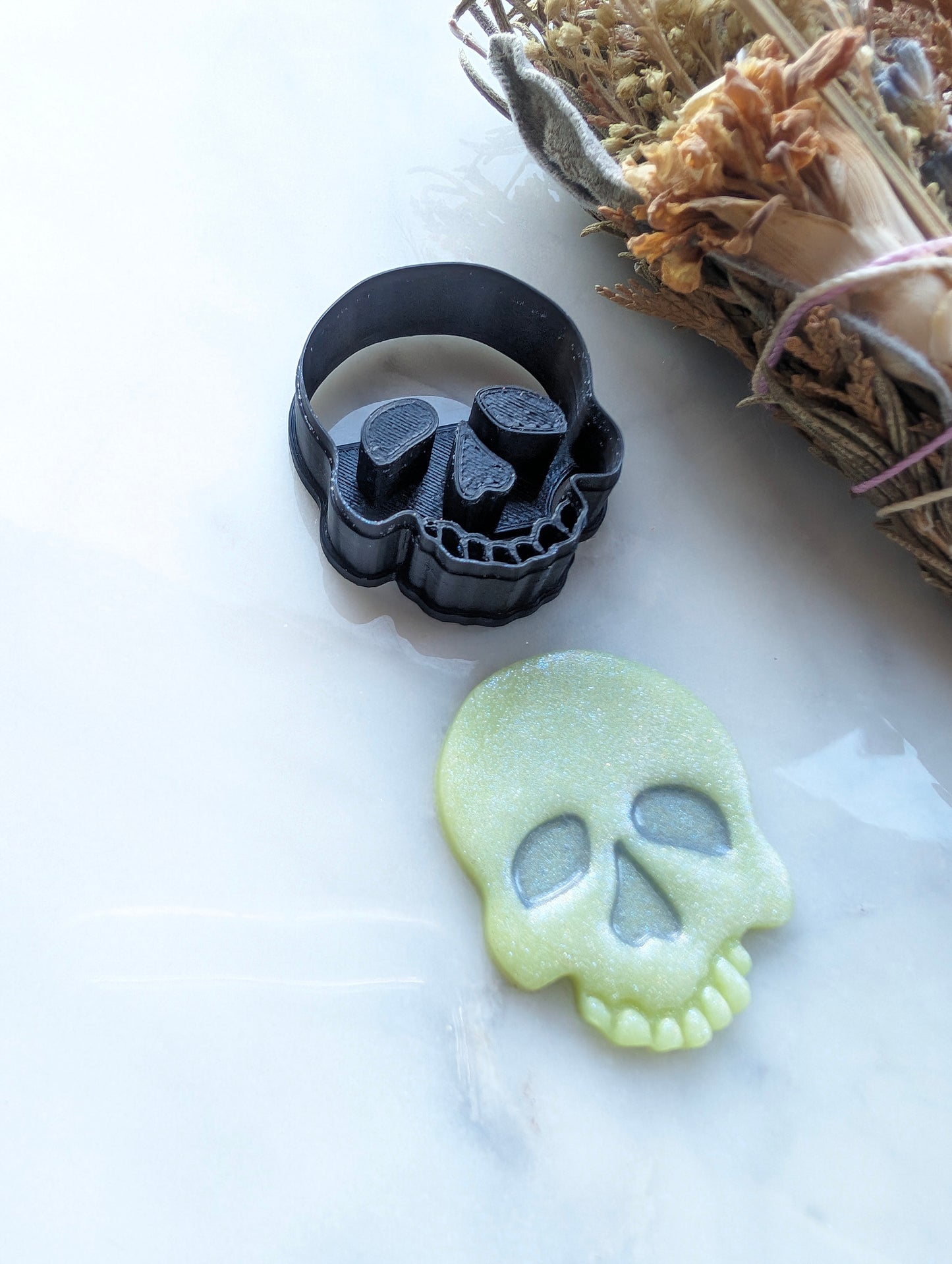 Large Jawless Skull Sharp Clay Cutter