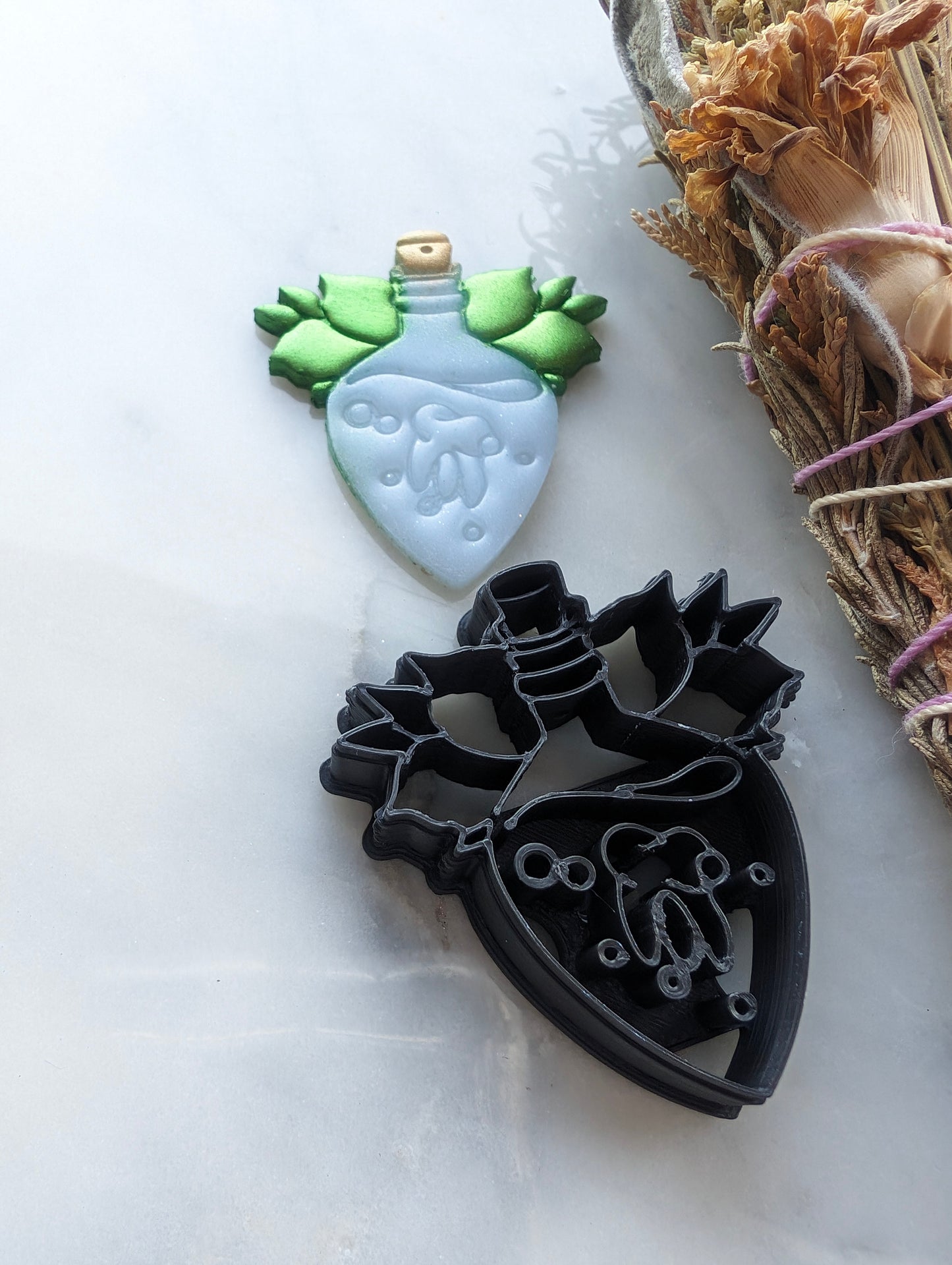Tooth Potion Bottle with Leaves Sharp Clay Cutter