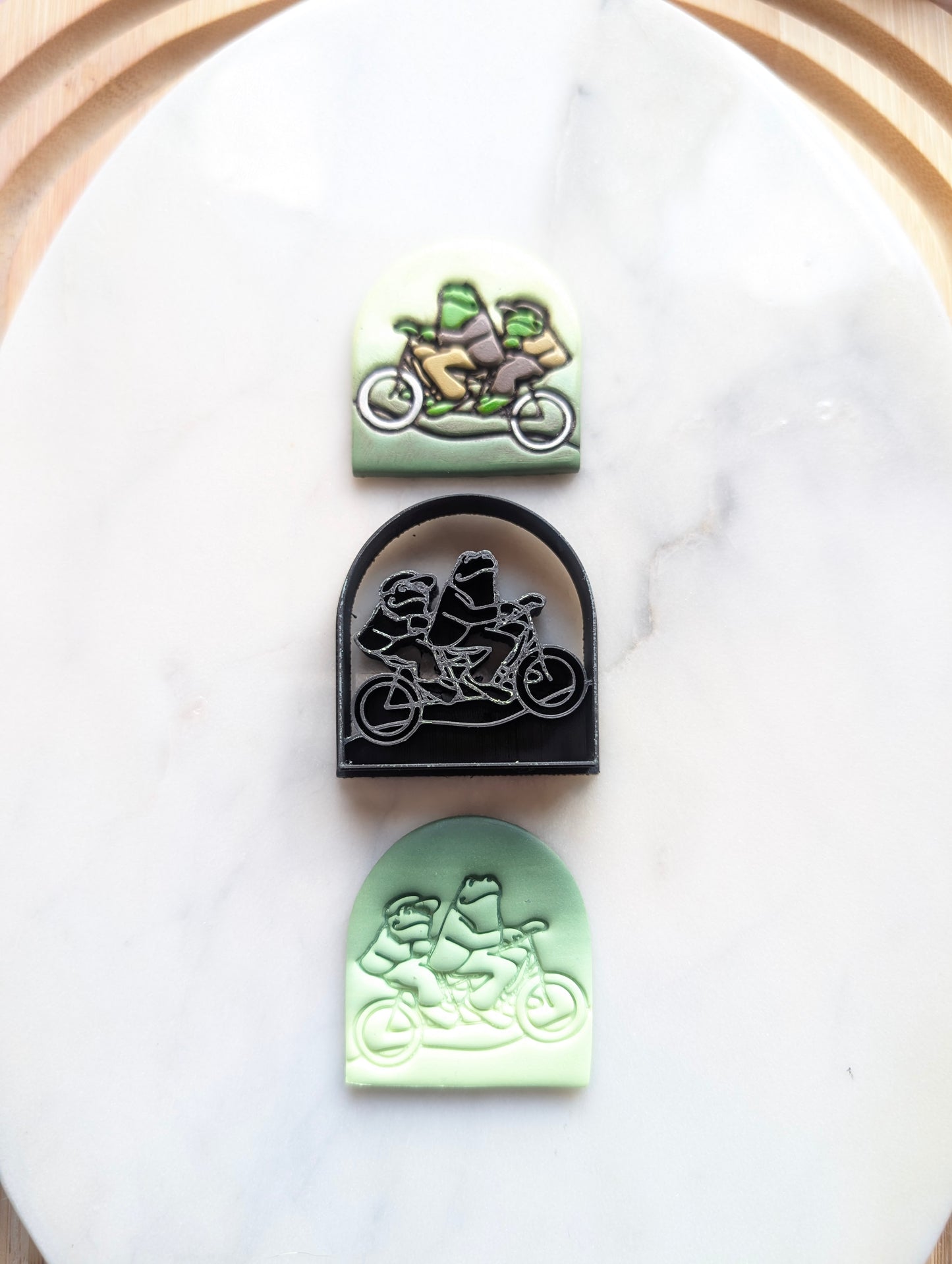 Two Frogs Riding a Bicycle Sharp Clay Cutter