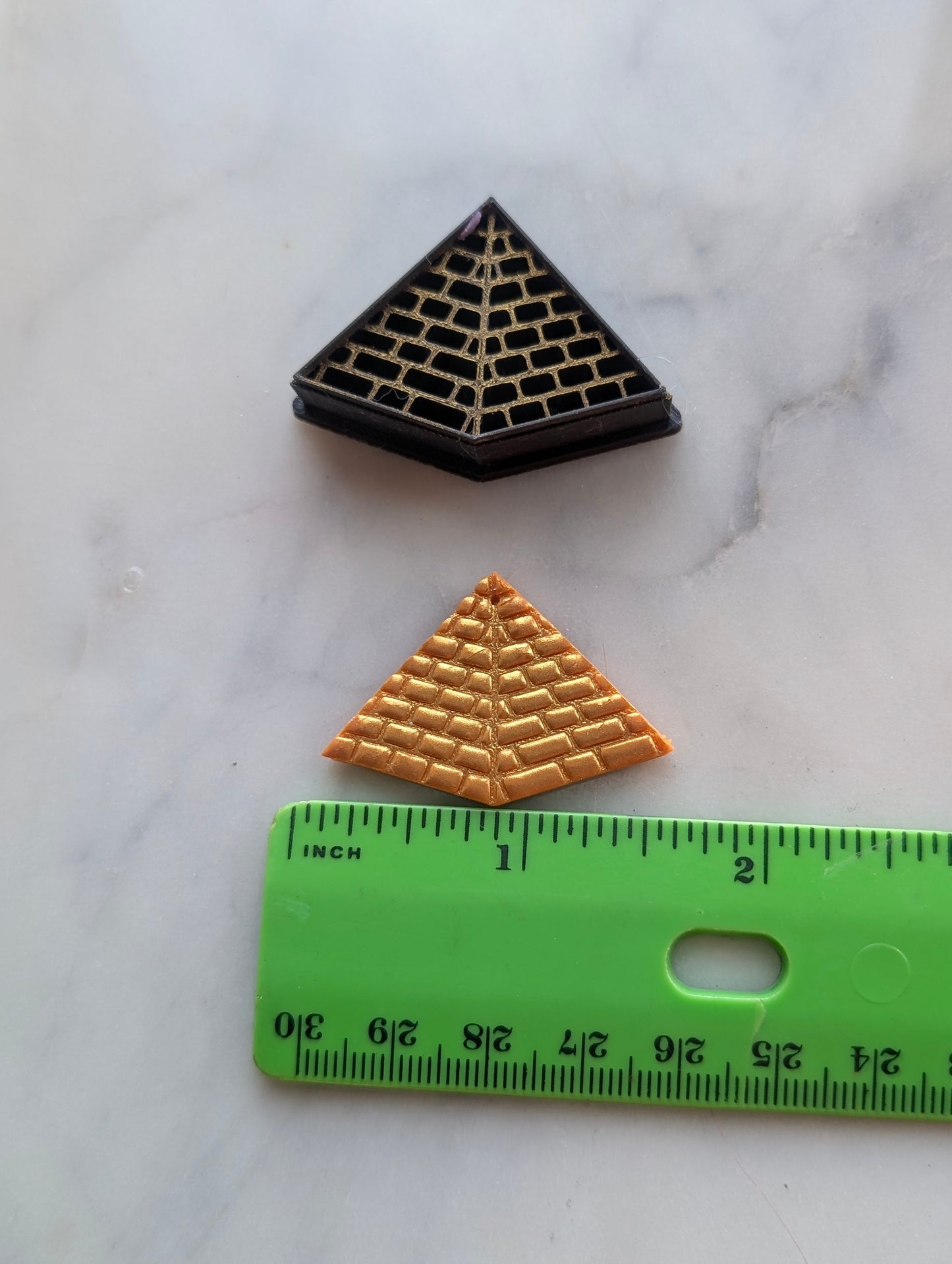 Pyramid - Embossed Sharp Clay Cutter