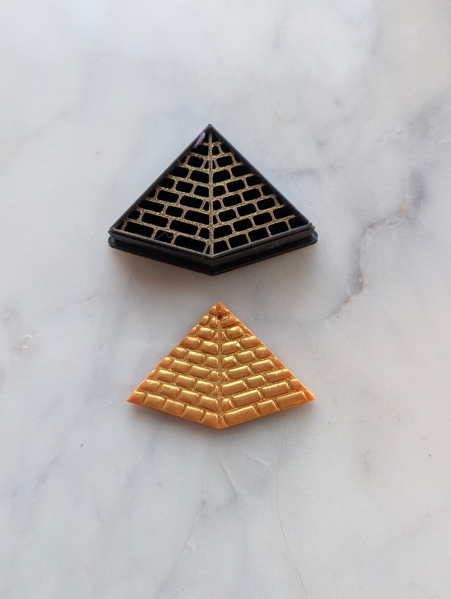 Pyramid - Embossed Sharp Clay Cutter
