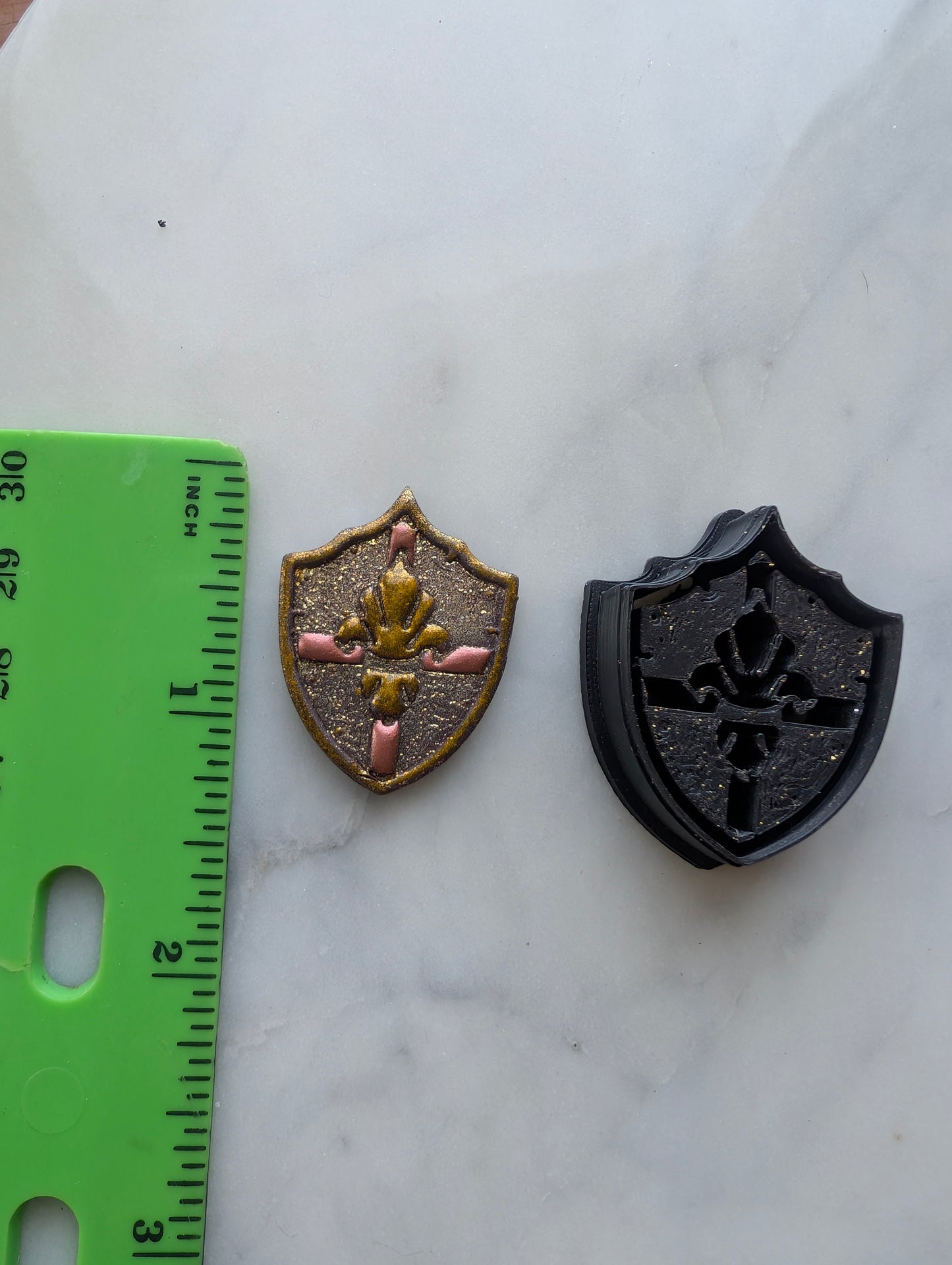 Shield with Fleur de Lis Sharp Clay Cutter