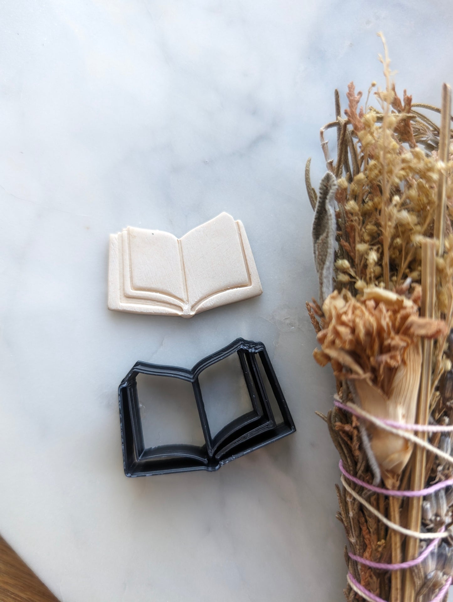 Regular Single Open Book Sharp Clay Cutter