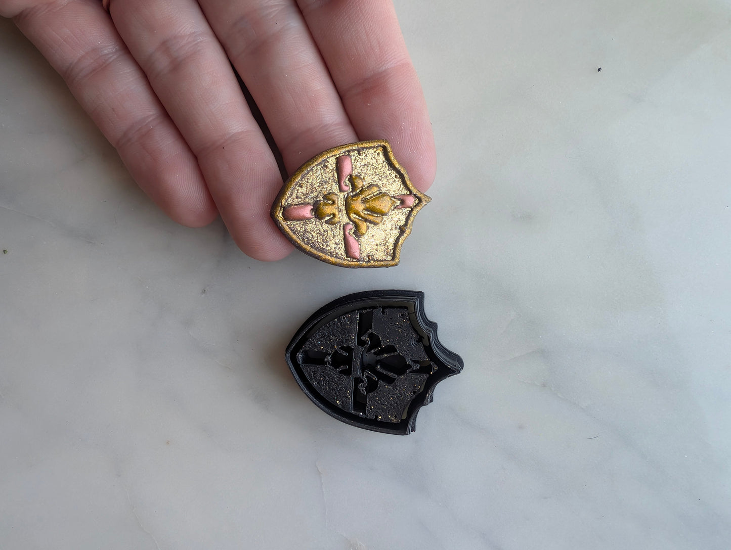 Shield with Fleur de Lis Sharp Clay Cutter