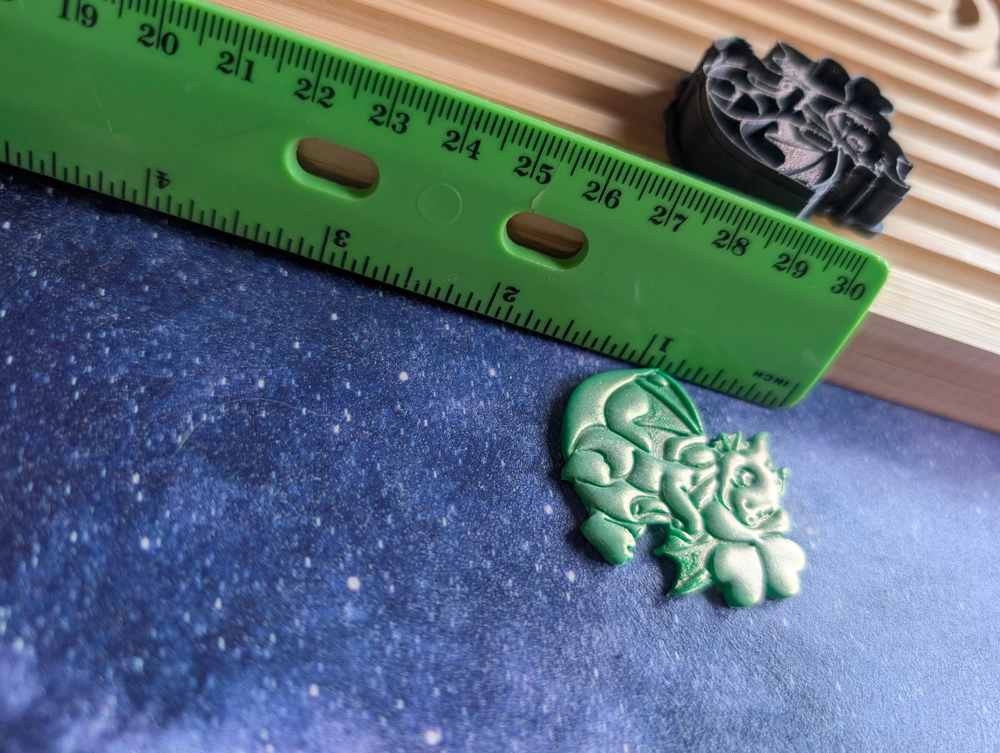 Dragon with a Clover Sharp Clay Cutter