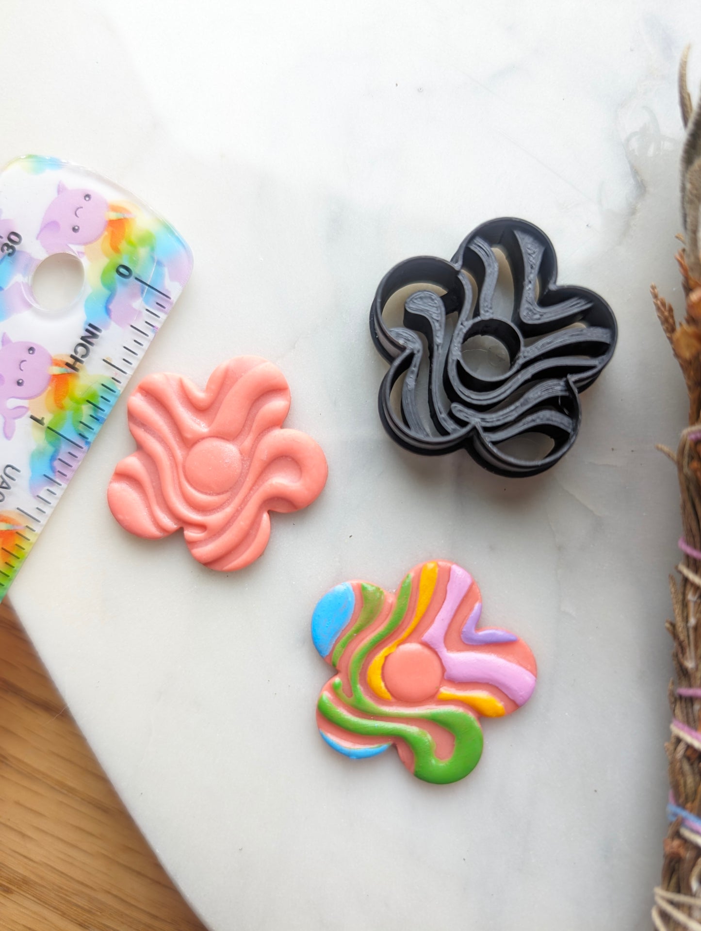 Groovy Wavy Striped Flower Sharp Clay Cutter