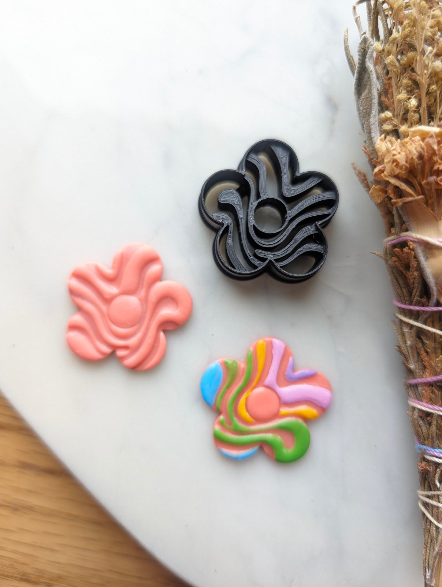 Groovy Wavy Striped Flower Sharp Clay Cutter